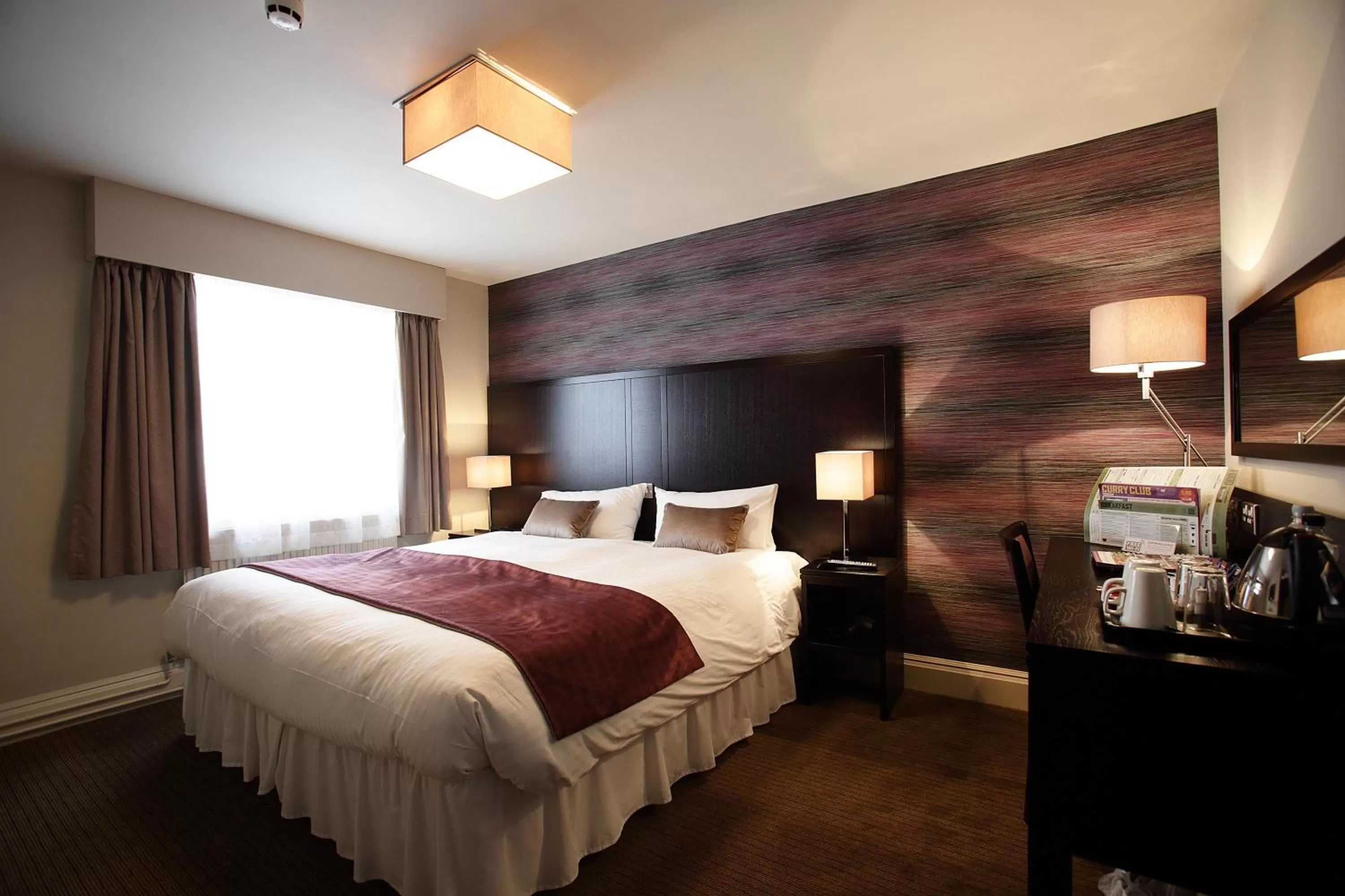 Bedroom, Bed in The King's Highway Wetherspoon