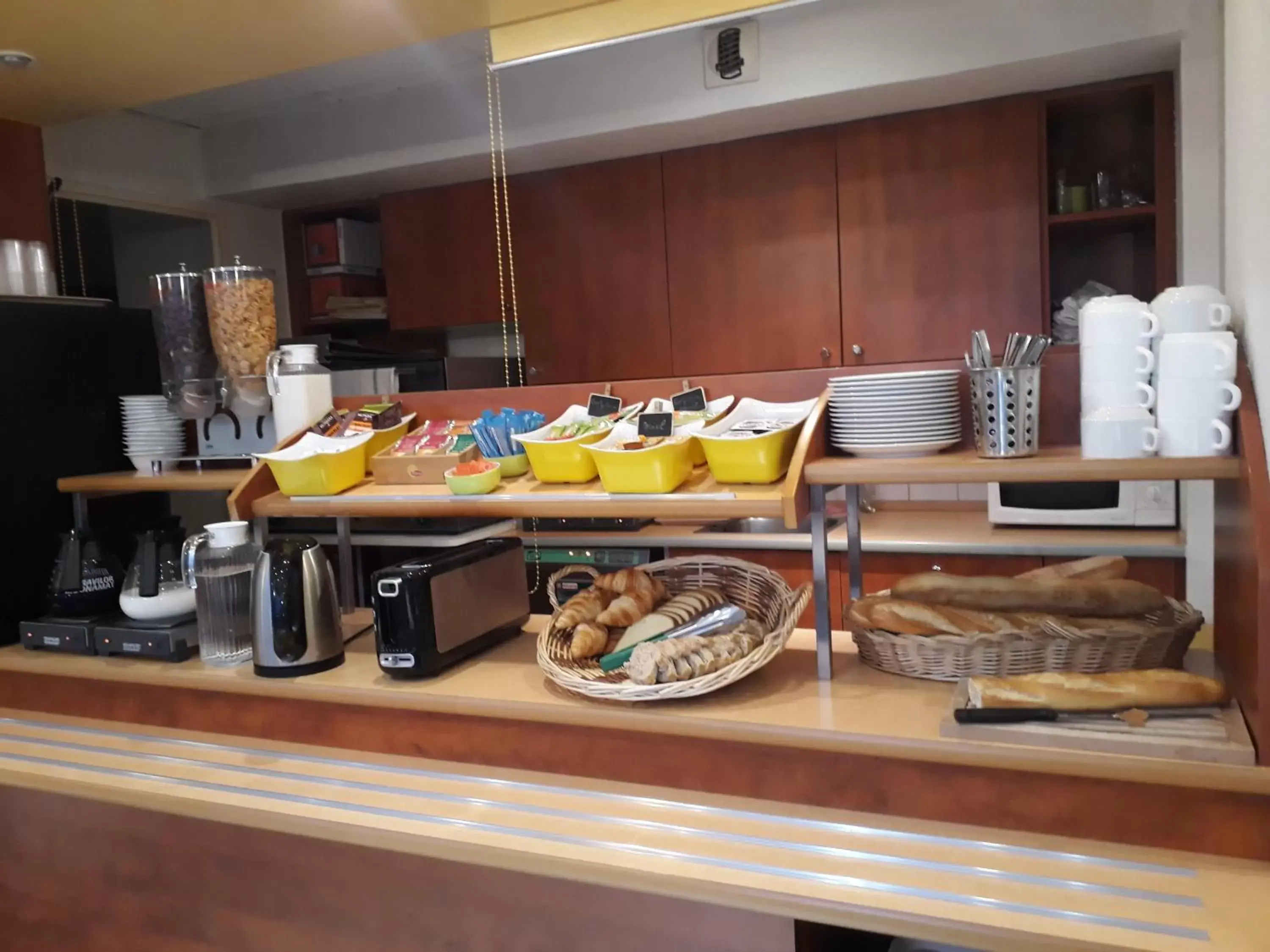 Buffet breakfast in Ibis budget Orléans Sud Comet