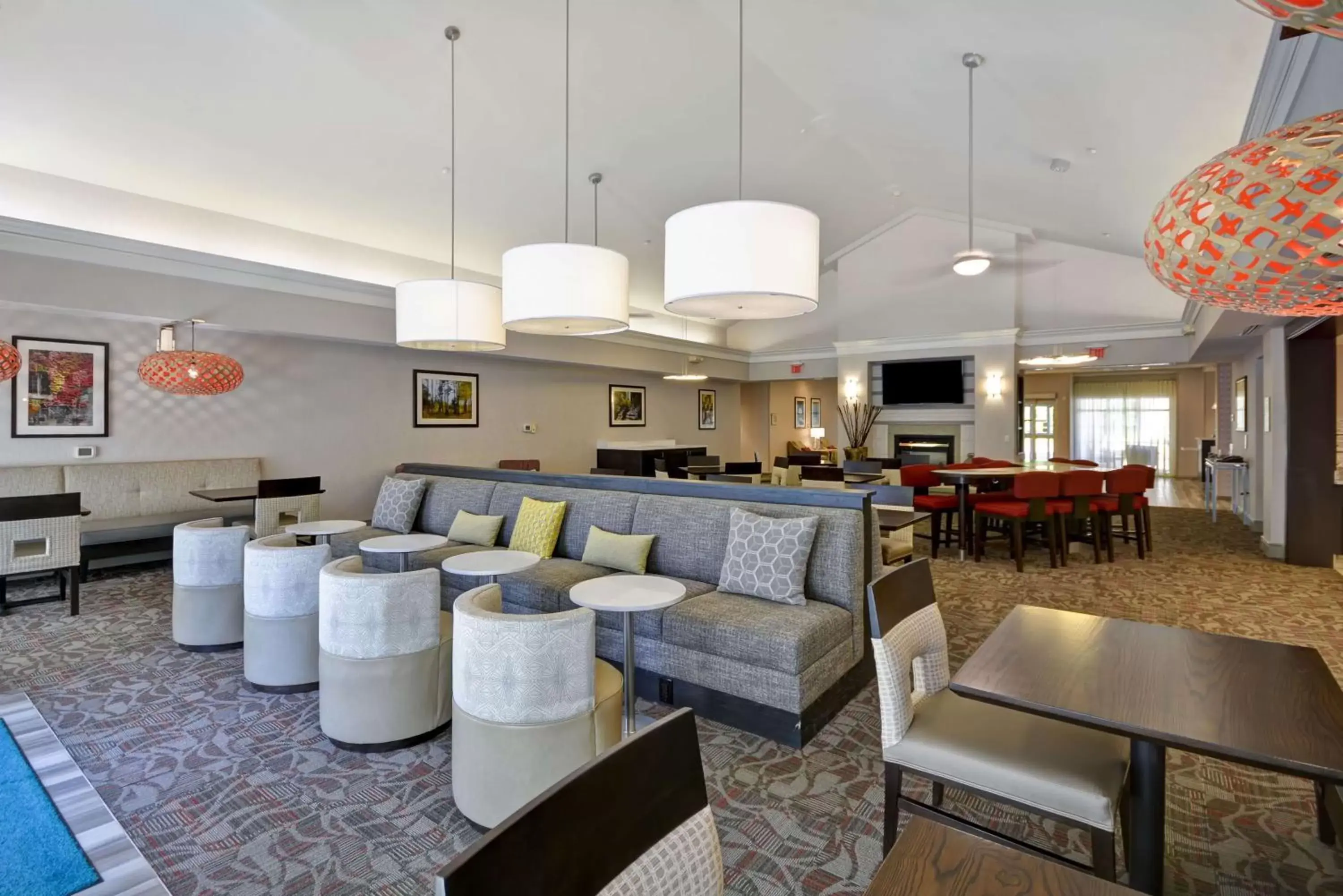 Dining area, Lounge/Bar in The Homewood Suites by Hilton Ithaca