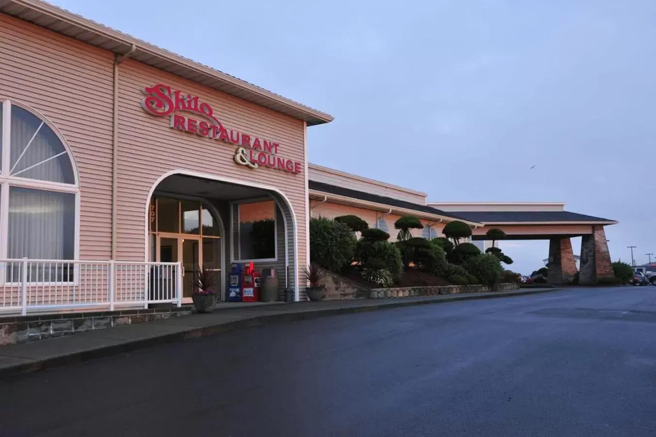 Restaurant/places to eat, Property Building in Shilo Inn Suites Ocean Shores