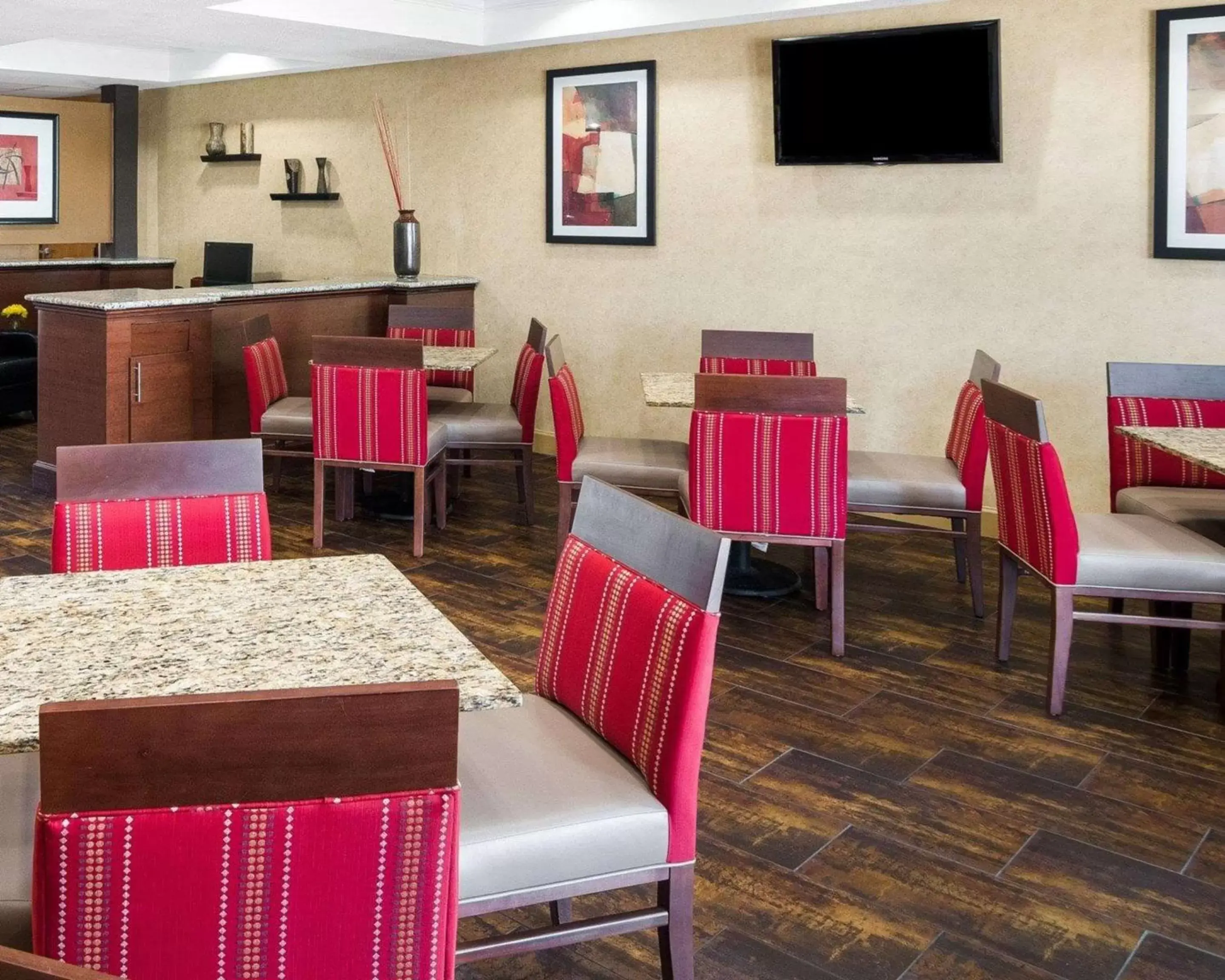 Restaurant/Places to Eat in Comfort Suites Las Colinas Center
