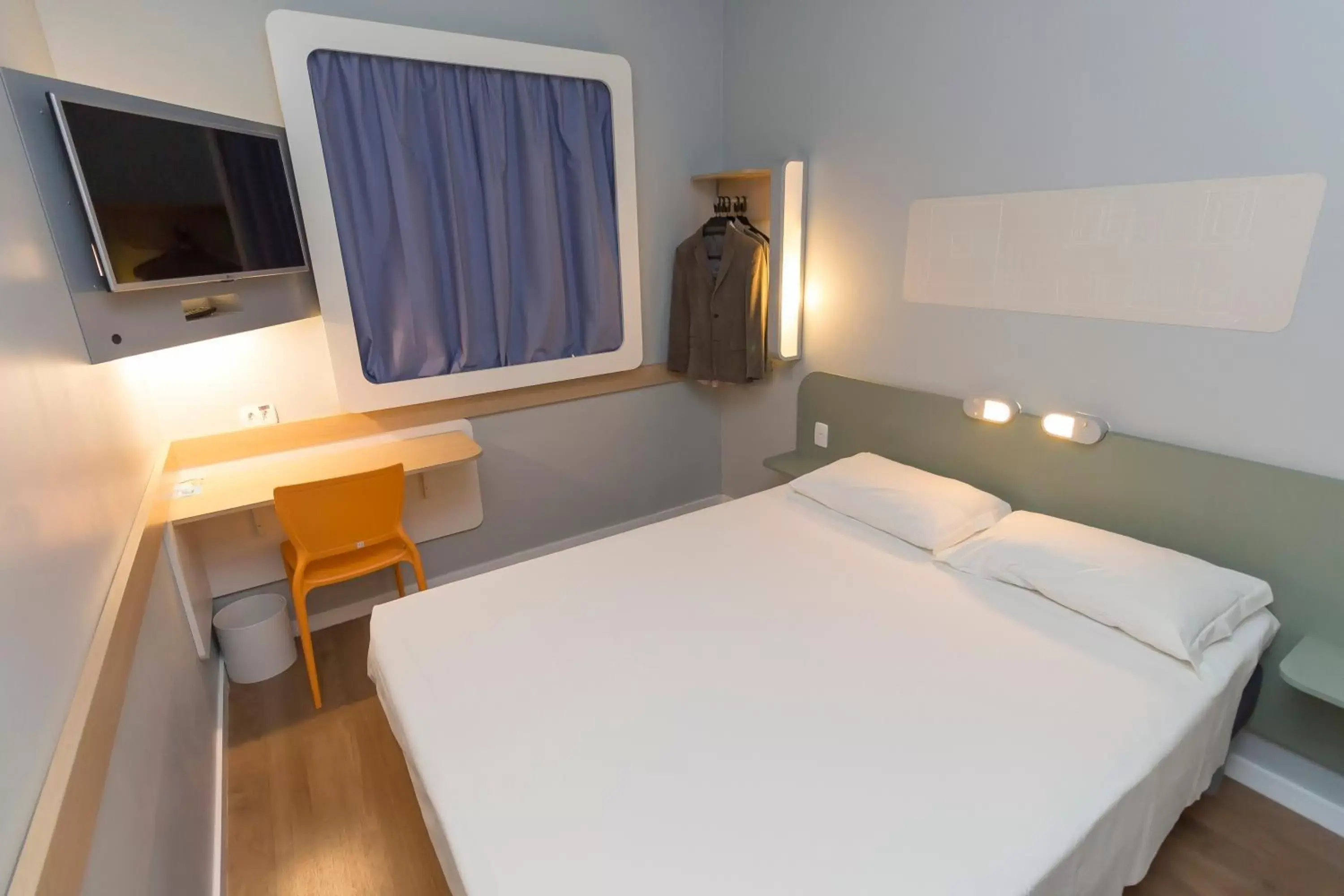 Photo of the whole room, Bed in ibis budget Blumenau