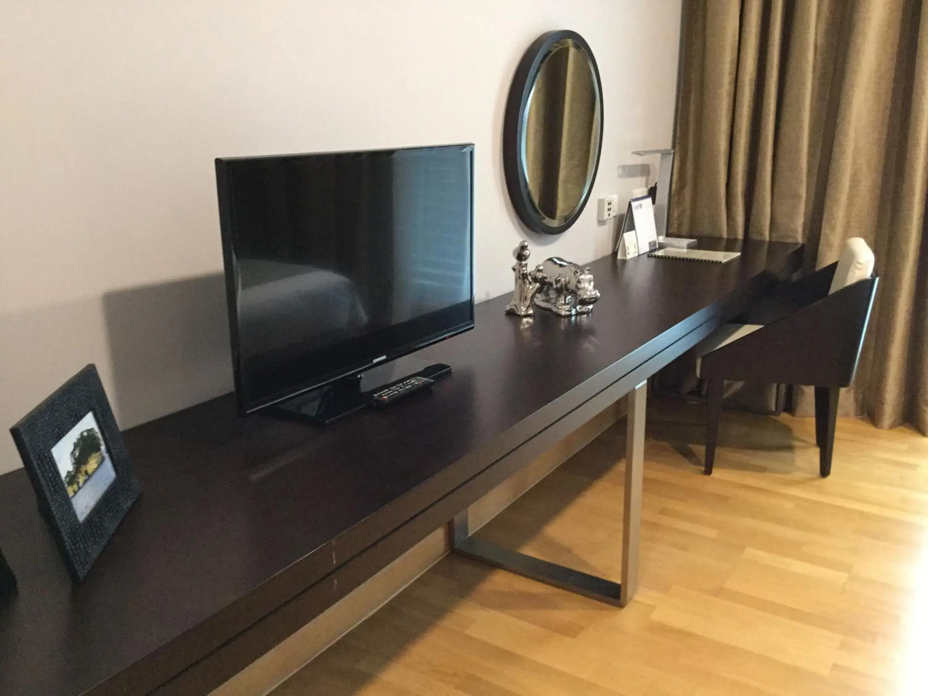 Communal lounge/ TV room, TV/Entertainment Center in Trinidad Suites Johor, Trademark Collection by Wyndham