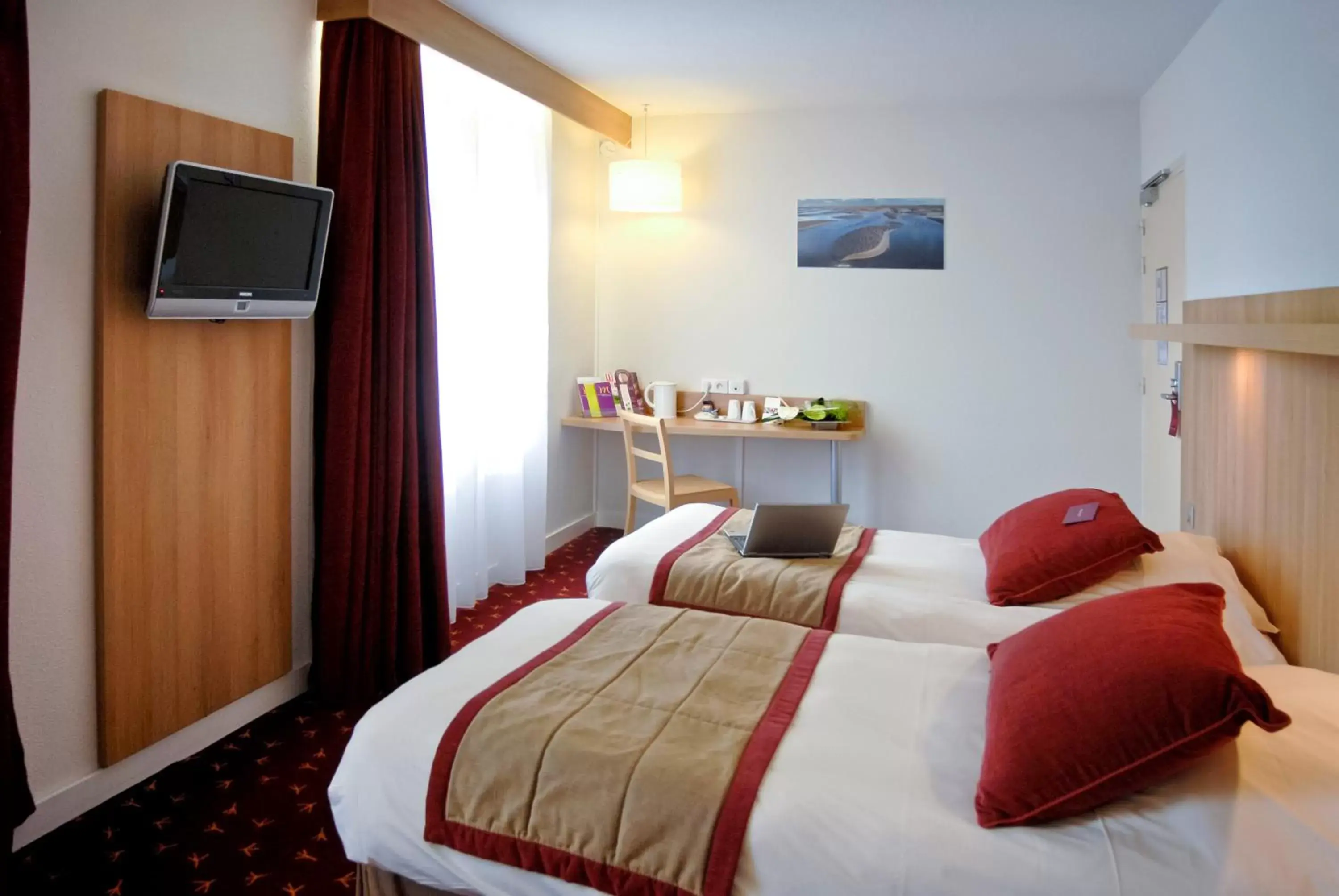 Bed in Mercure Abbeville Centre – Porte de La Baie de Somme