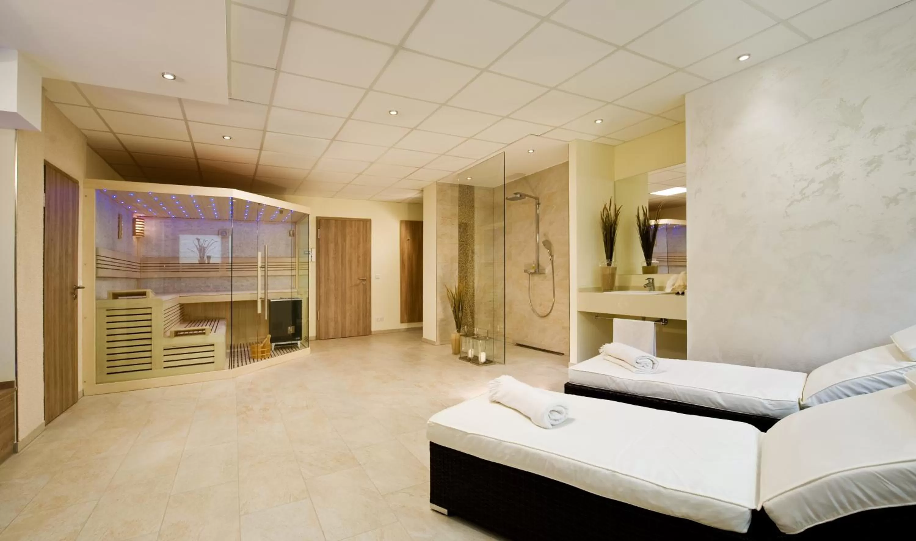 Shower, Bed in Ringhotel Am Stadtpark