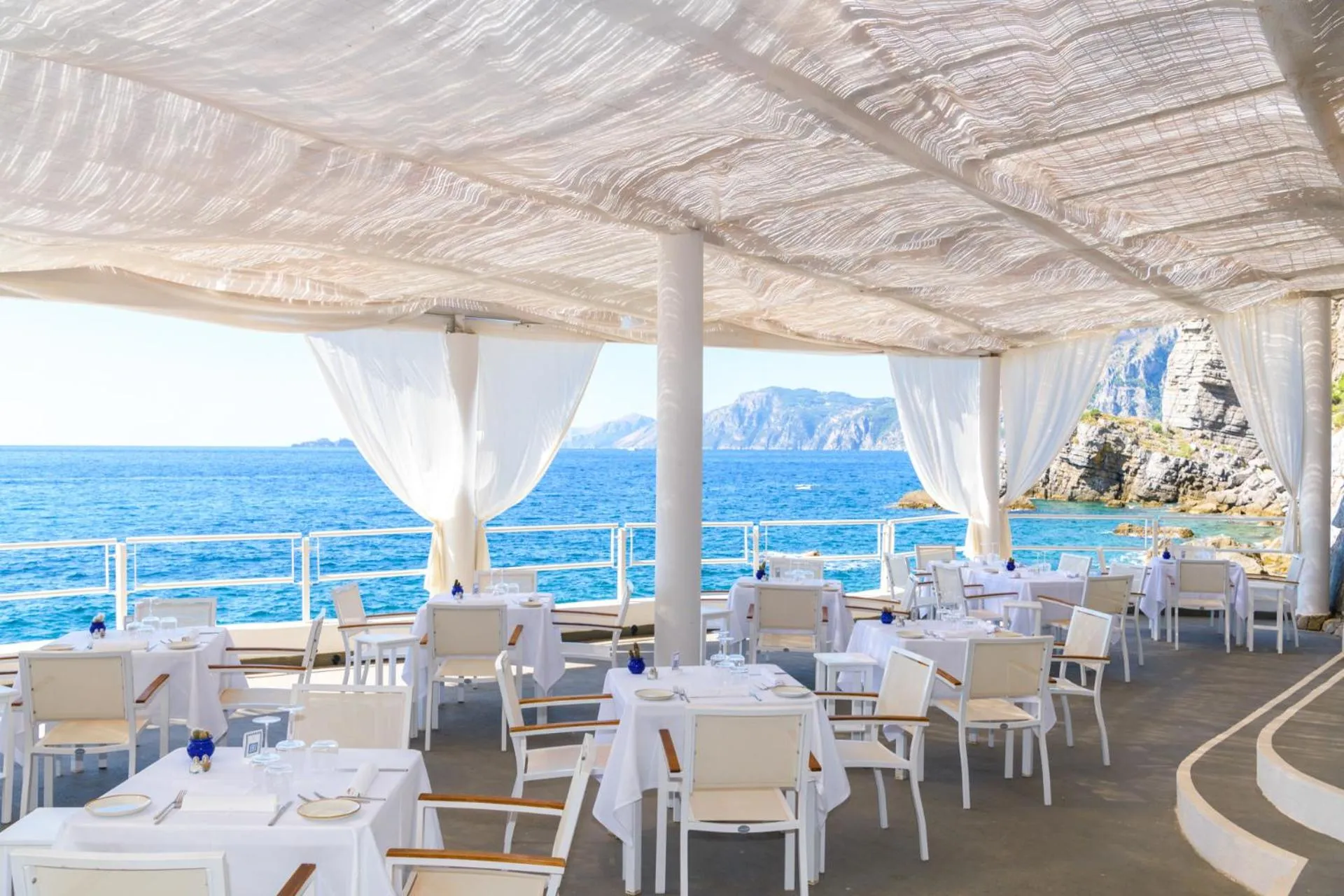 Restaurant/places to eat in Grand Hotel Tritone