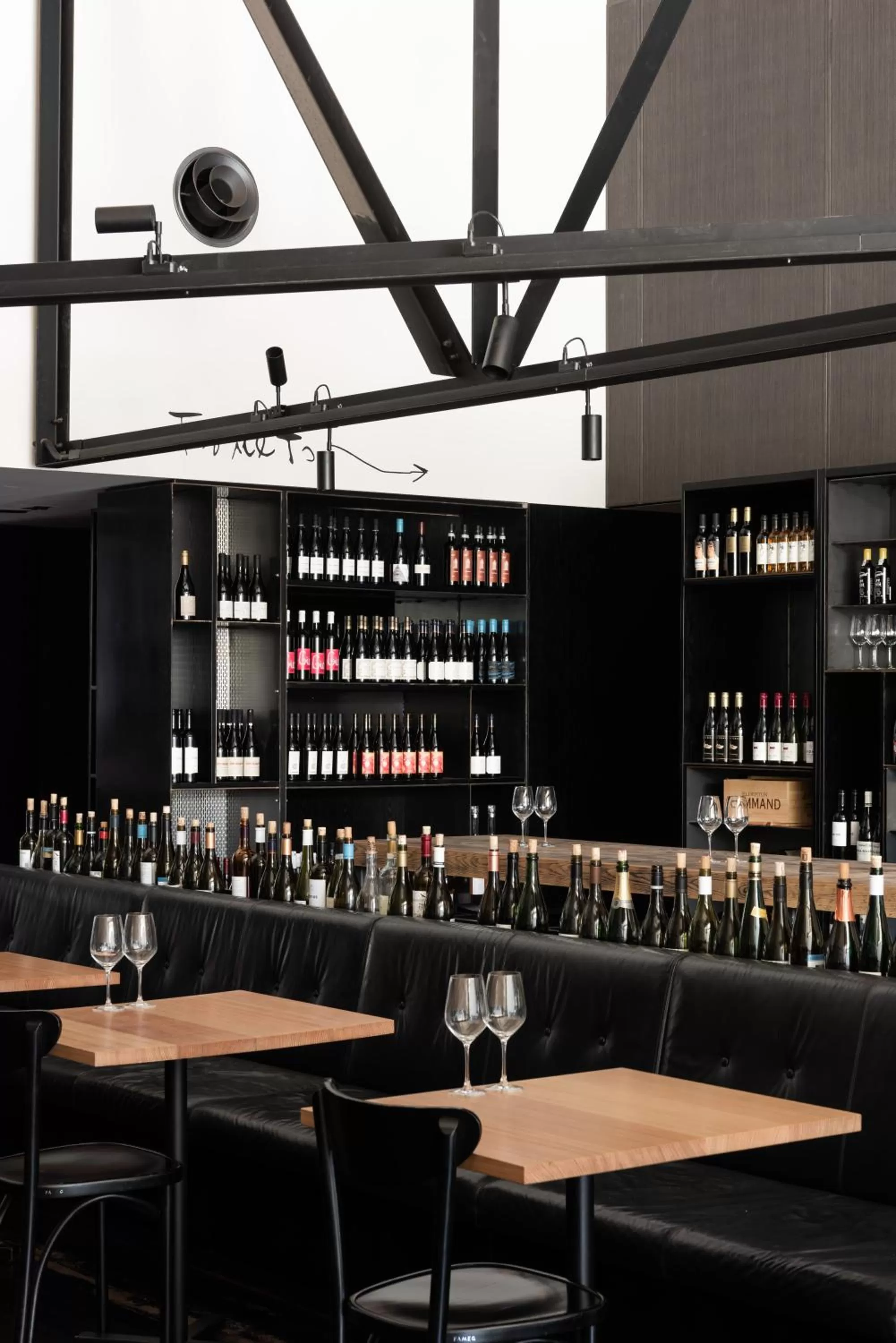 Restaurant/places to eat in Alex Hotel