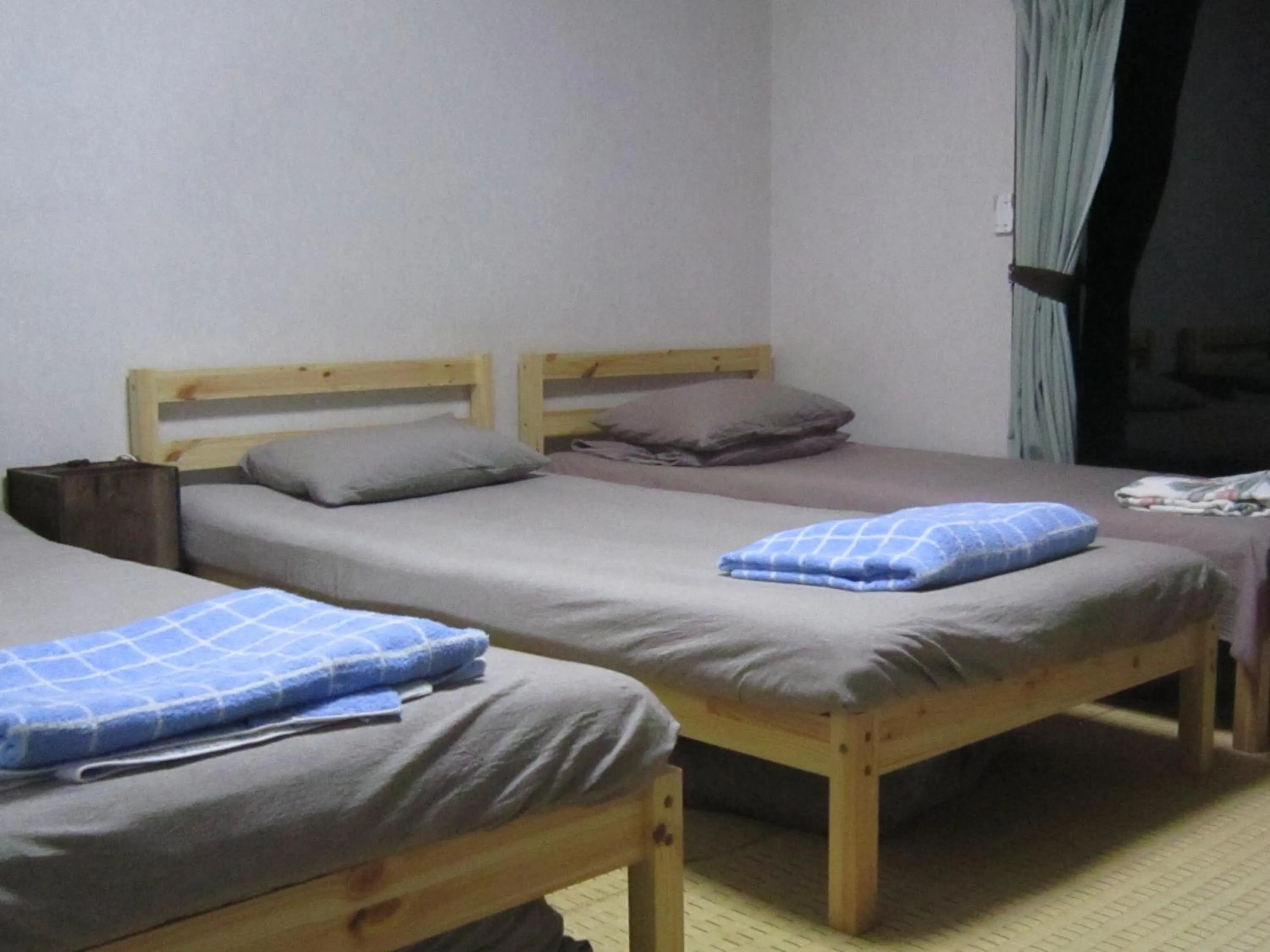 Bed in Minato Oasis Numazu / 沼津観光の中心、伊豆観光の拠点に好立地！沼津港に位置し交通・飲食・コンビニ等至便です！