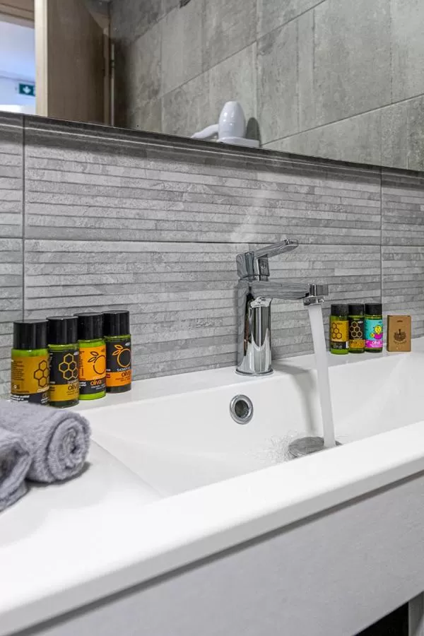 Bathroom in Comfort Stay Athens Airport Hotel - FREE shuttle from and to the airport