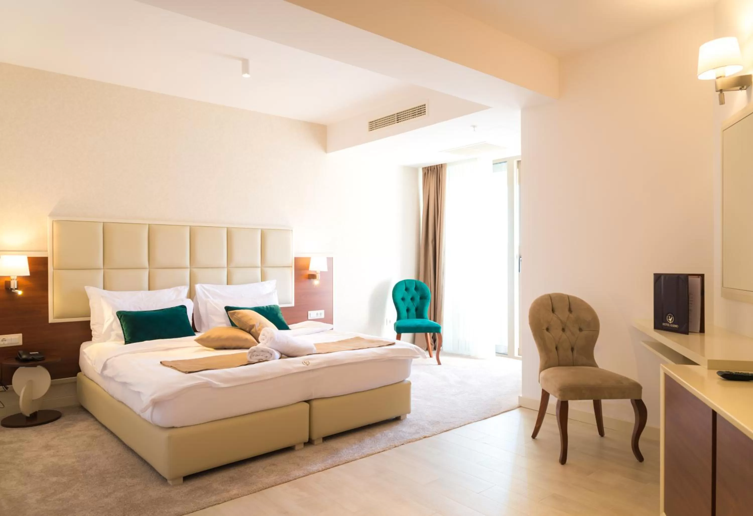 Bathroom, Bed in Hotel Kadmo by Aycon