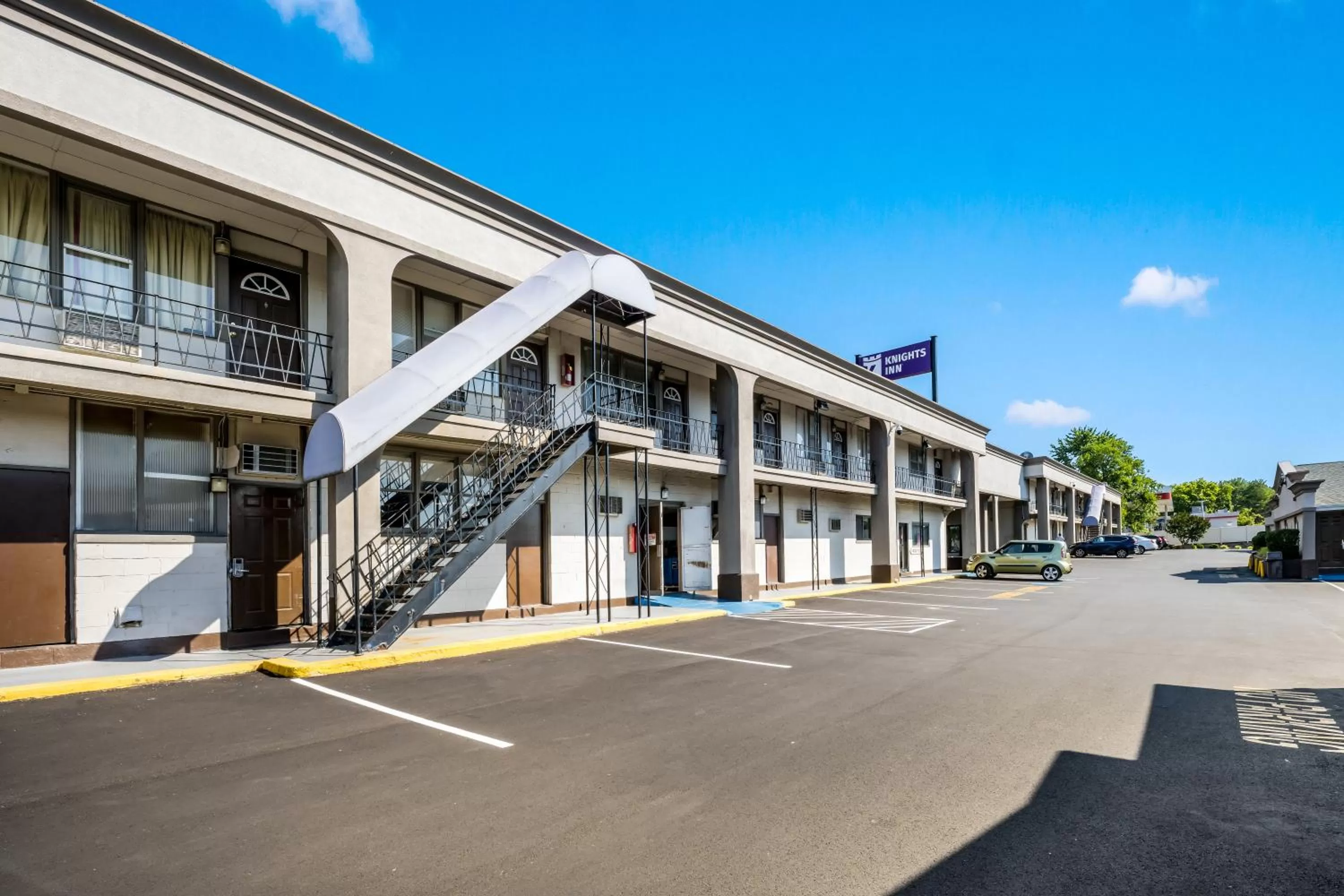 Property building in Knights Inn Trevose