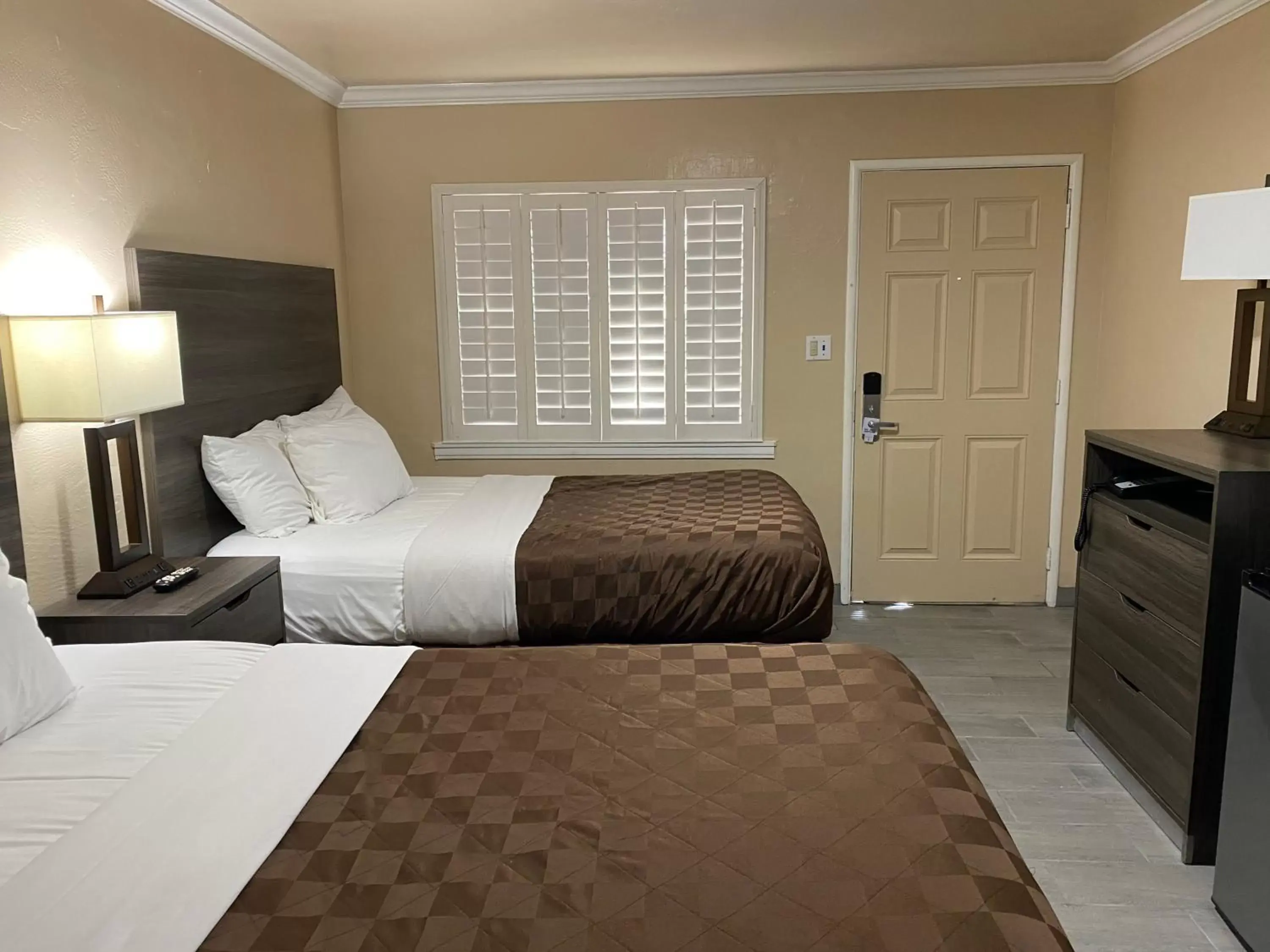 Photo of the whole room, Bed in Holland Inn & Suites