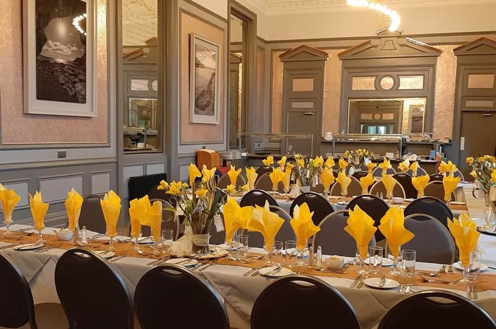 Restaurant/places to eat in Falcon's Nest Hotel