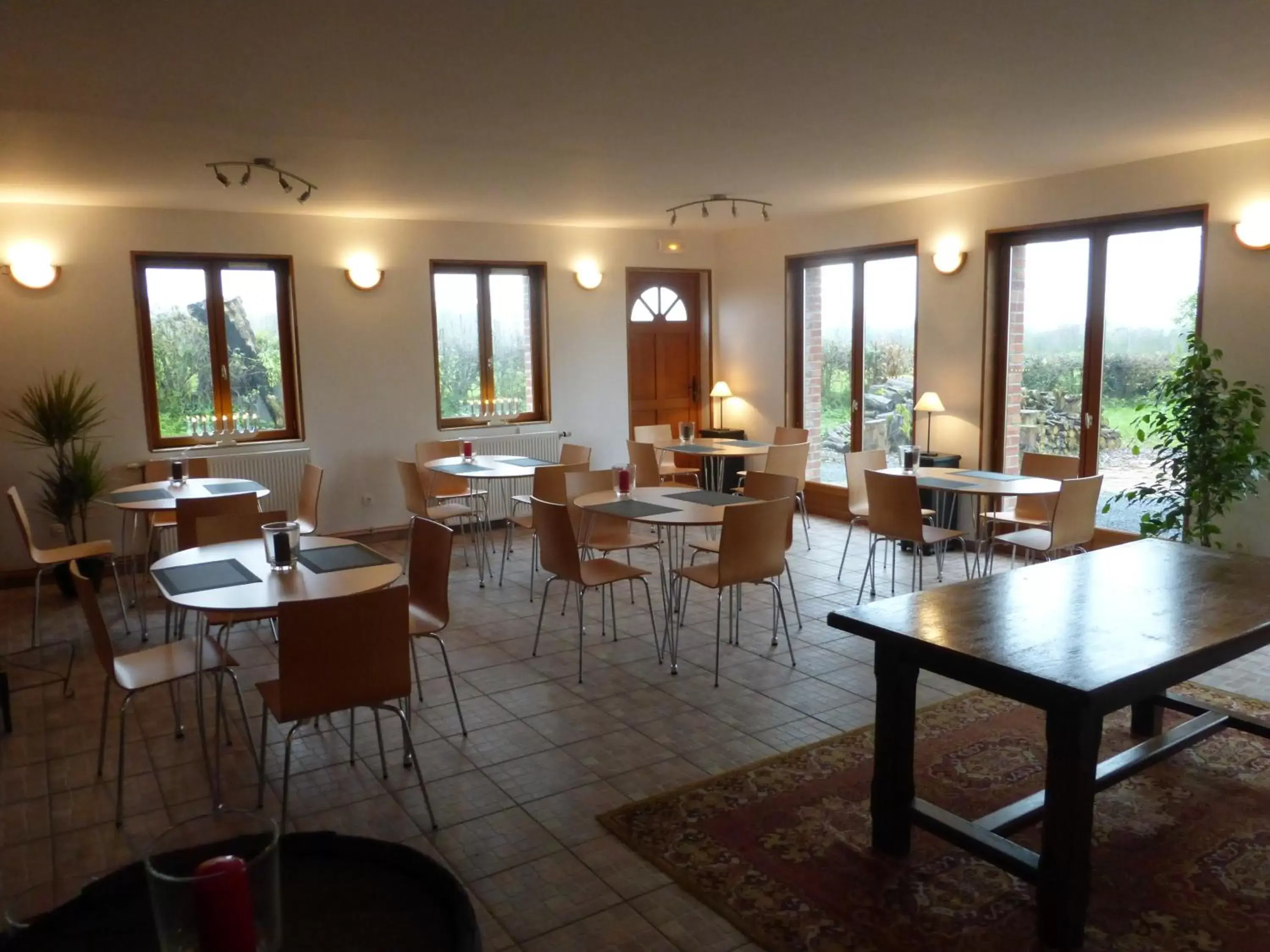 Restaurant/Places to Eat in Hôtel Les Charmilles de Mormal