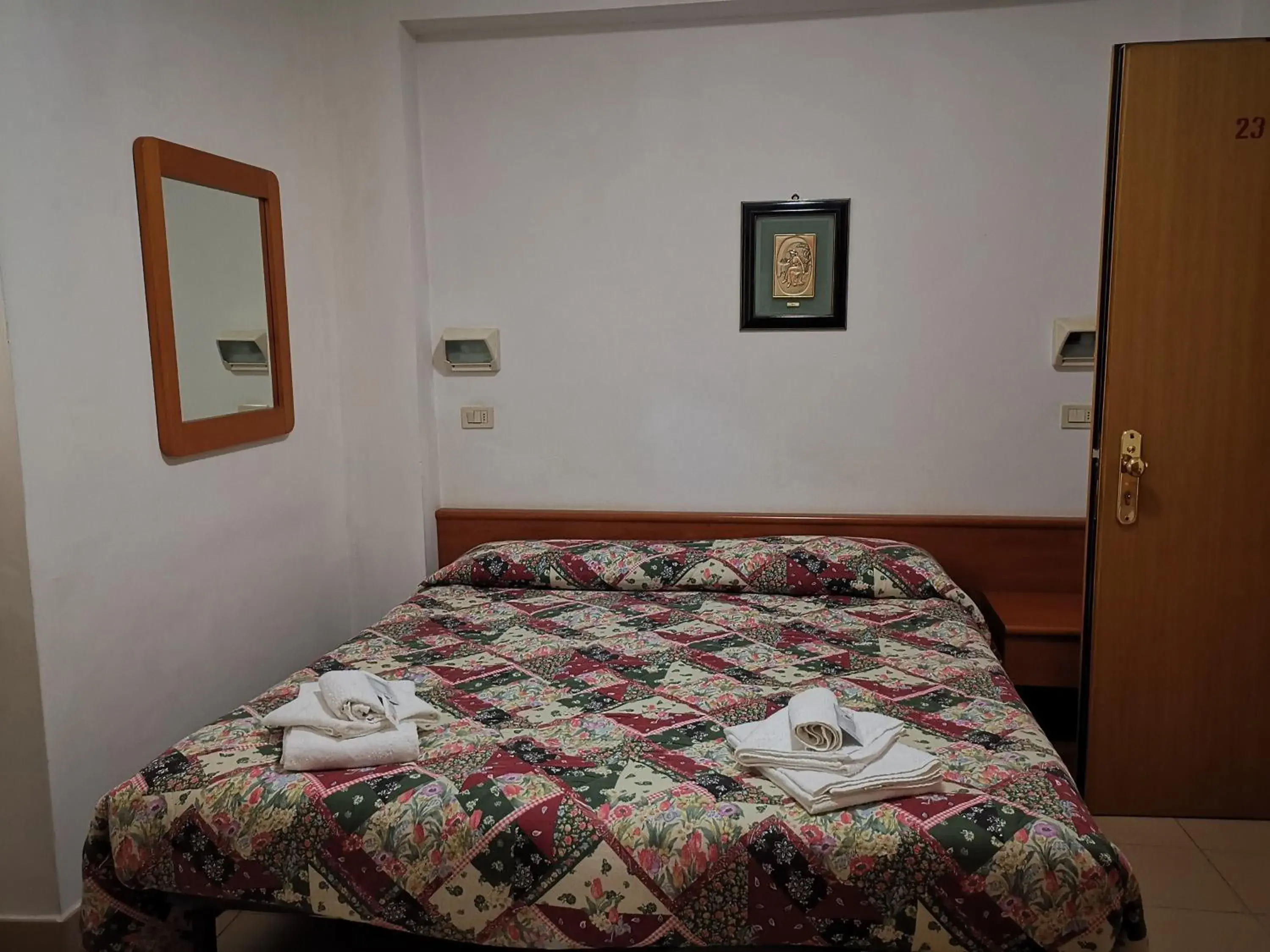 Photo of the whole room, Bed in Osteria dei Locandieri