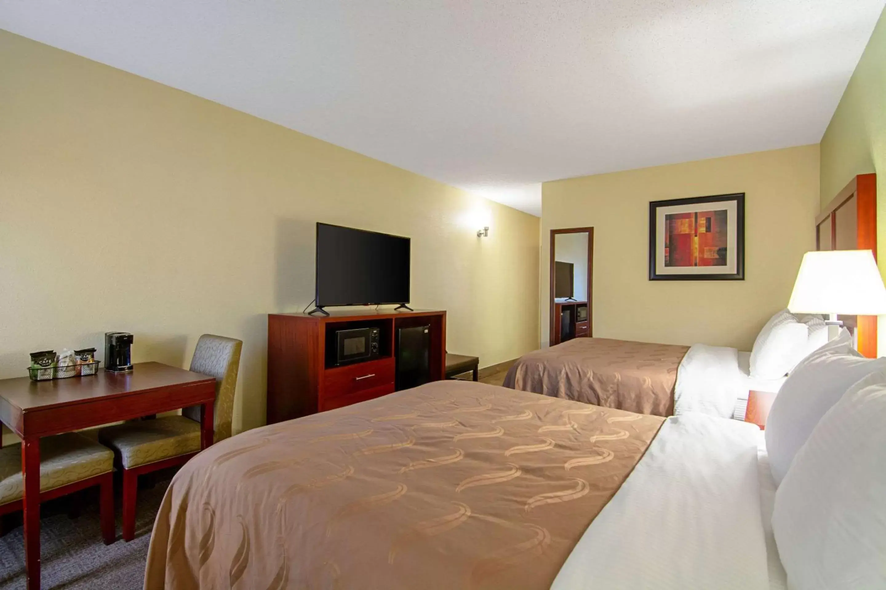 Photo of the whole room, Bed in Quality Inn Richburg