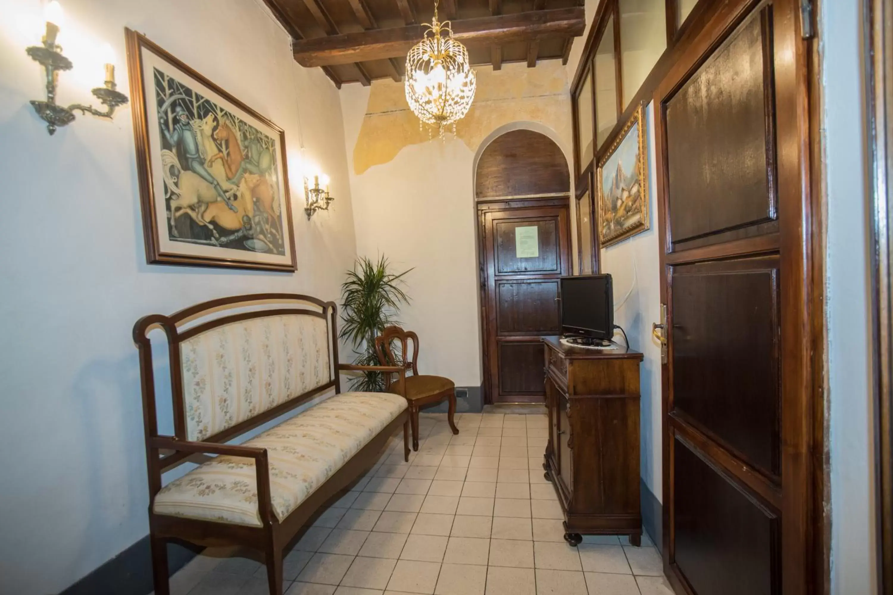 Photo of the whole room, Seating Area in Relais Centro Storico