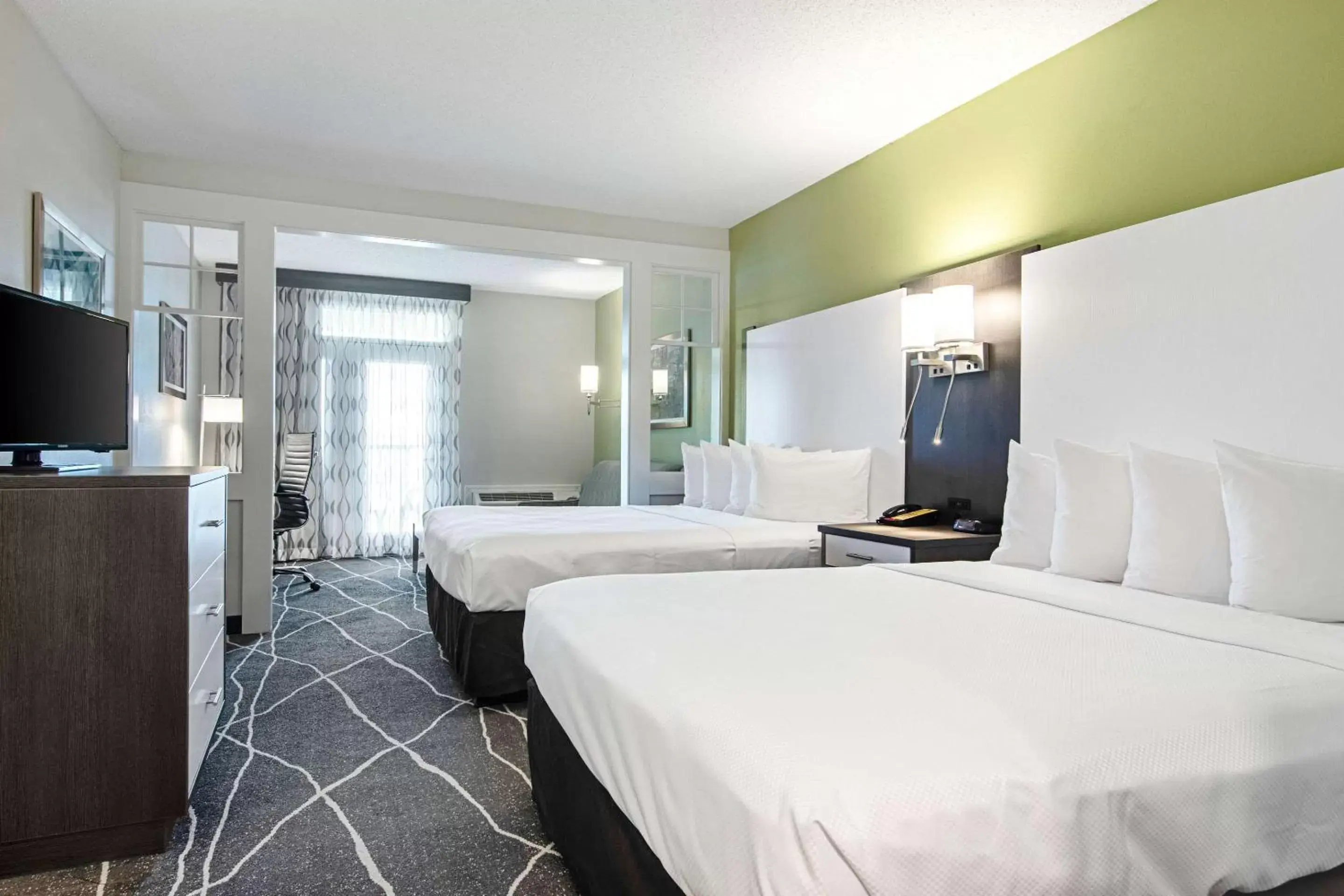 Photo of the whole room, Bed in Clarion Inn Willow River Photo of the whole room, Bed in Clarion Inn Willow River