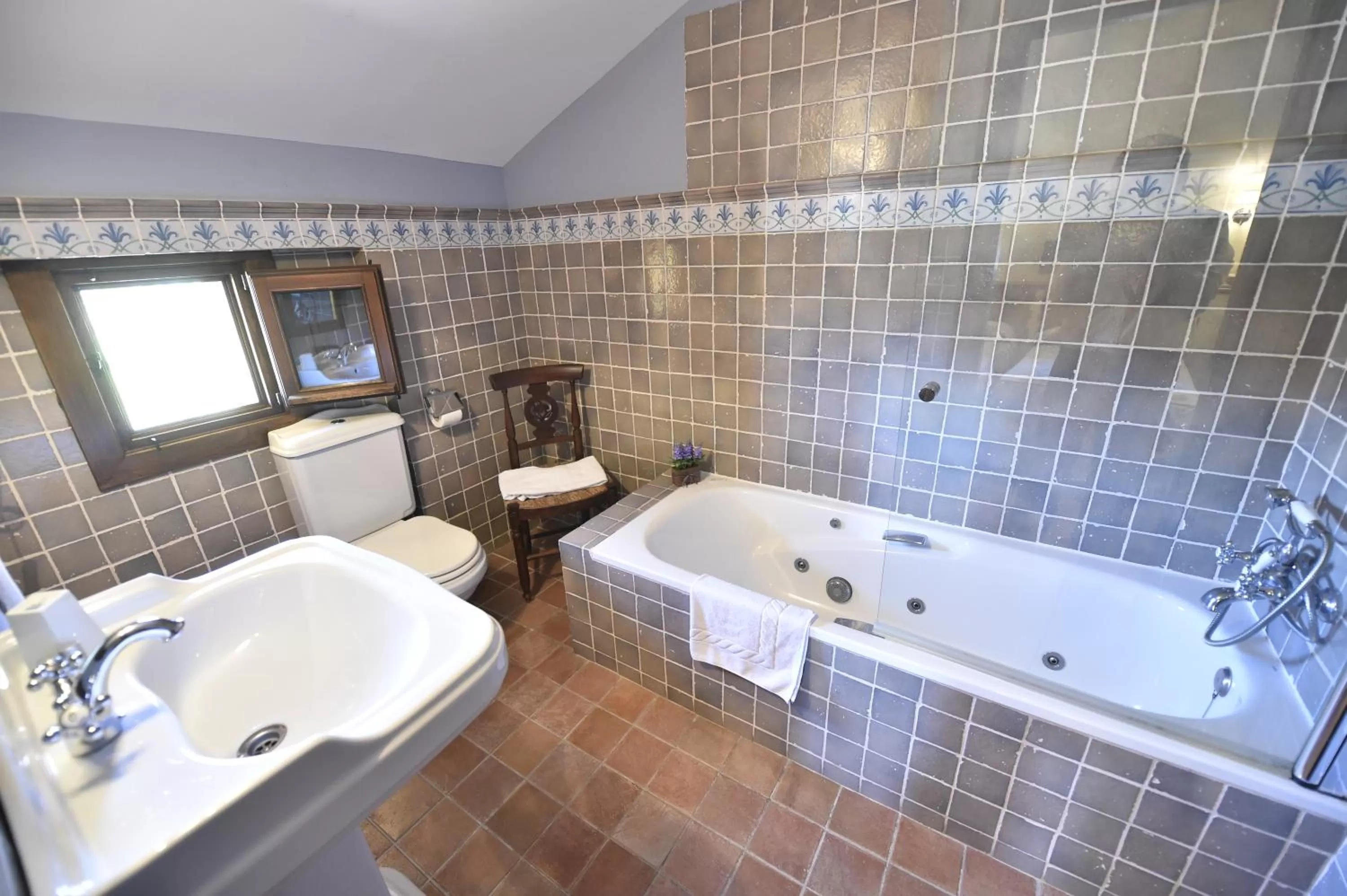 Bathroom in Batzarki