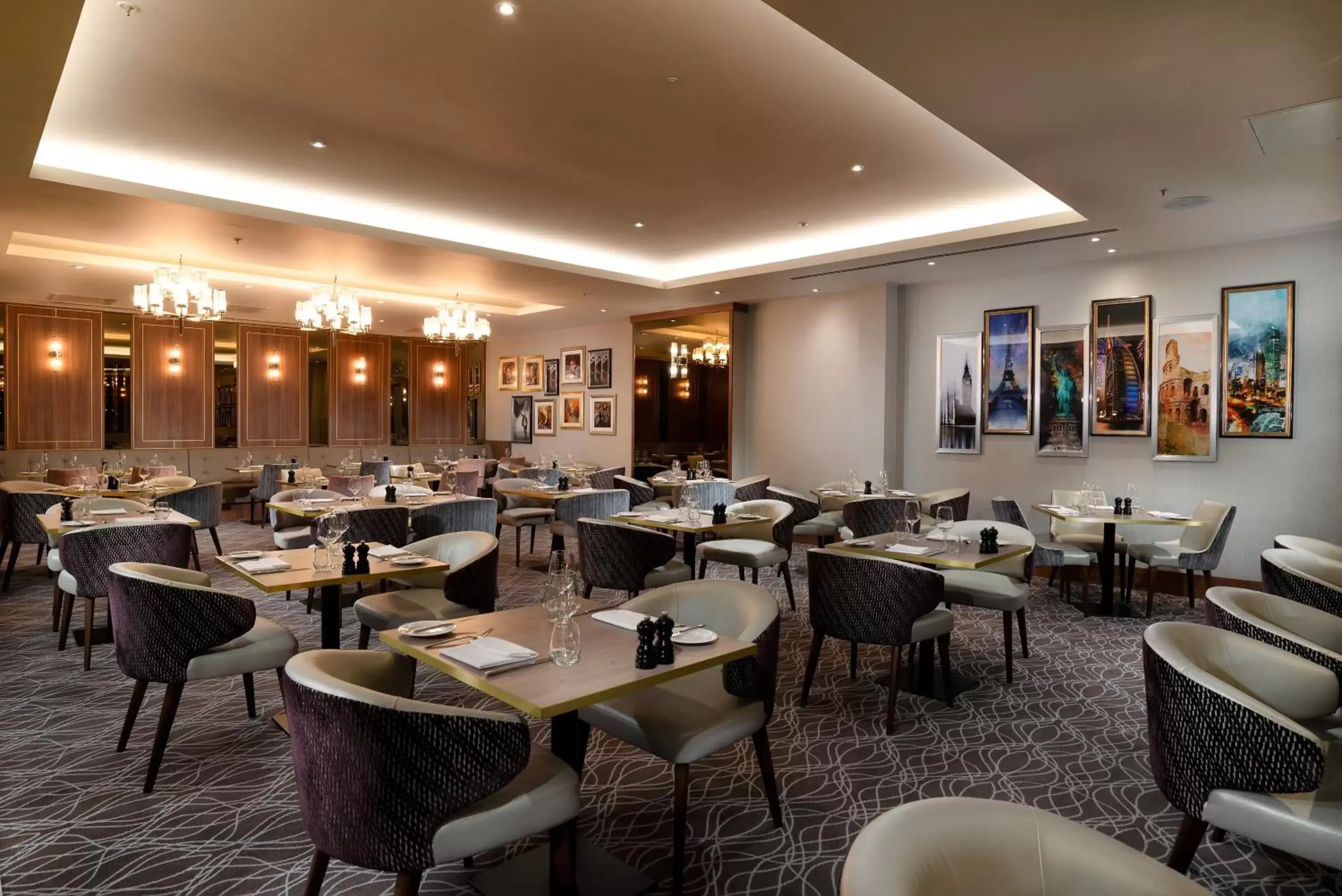 Restaurant/places to eat in Crowne Plaza London Heathrow T4 by IHG Restaurant/places to eat in Crowne Plaza London Heathrow T4 by IHG