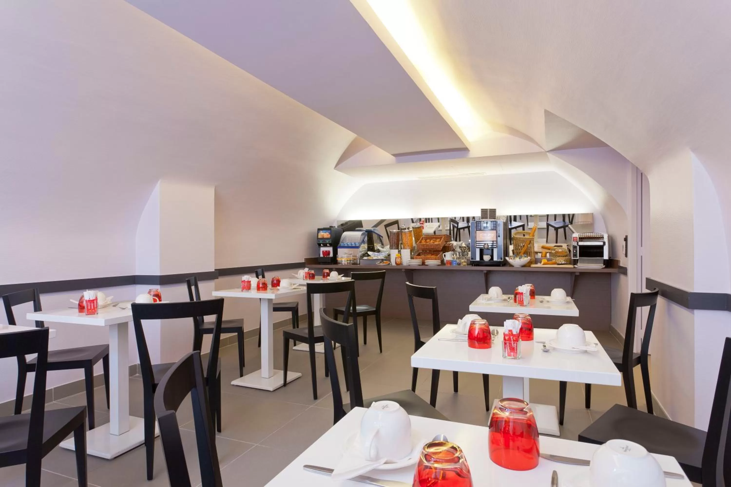 Restaurant/places to eat in Libertel Gare Du Nord Suede