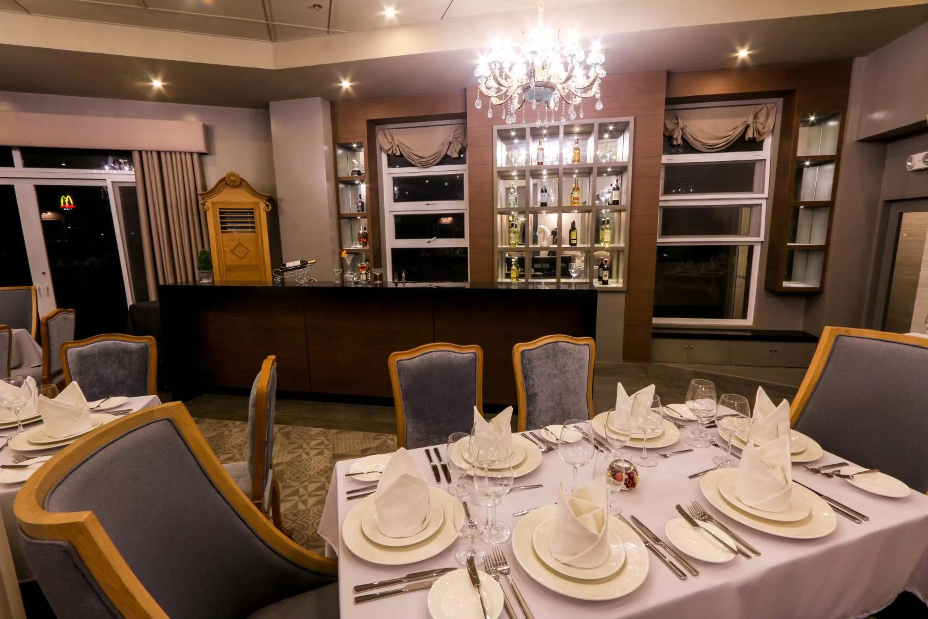 Restaurant/places to eat in Hotel Carlito Tagaytay