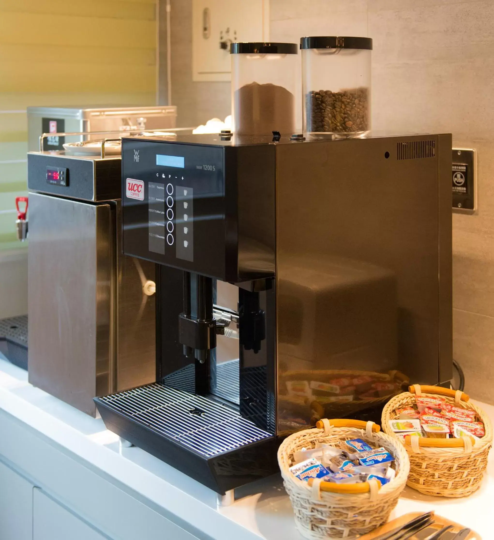 Coffee/tea facilities, Kitchen/Kitchenette in Horizon Inn