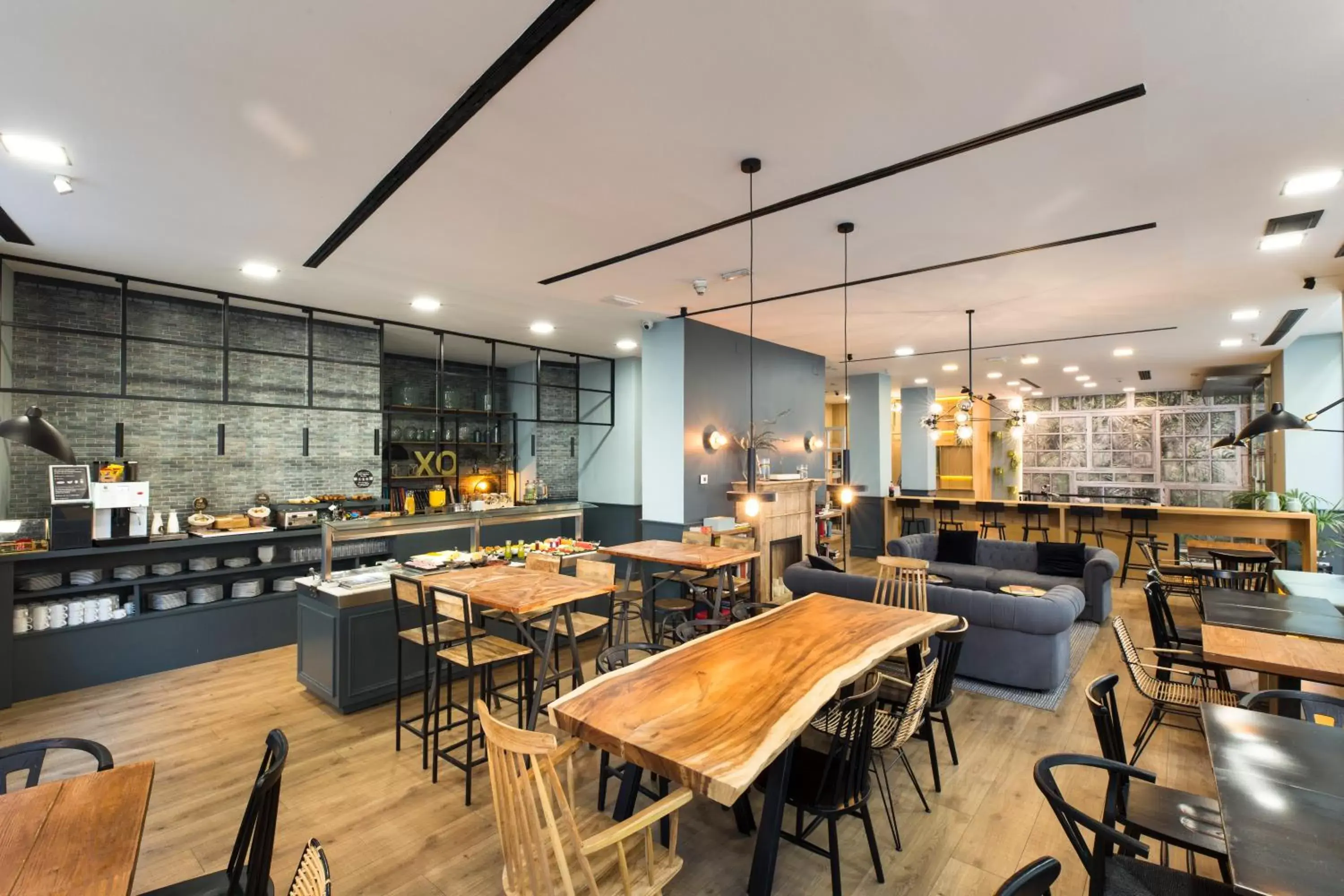 Restaurant/places to eat in Petit Palace Triball Restaurant/places to eat in Petit Palace Triball