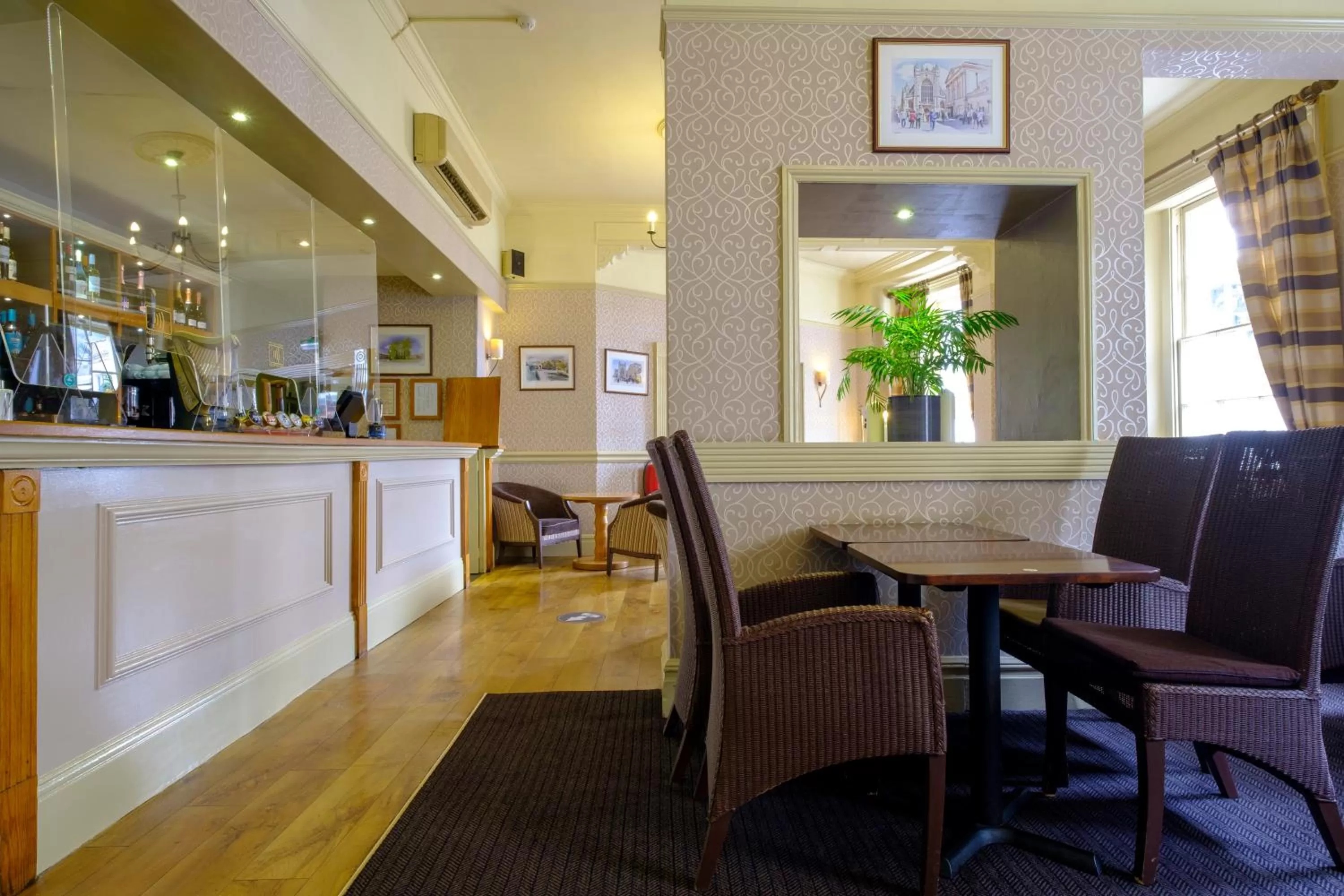 Lounge or bar in Royal Hotel