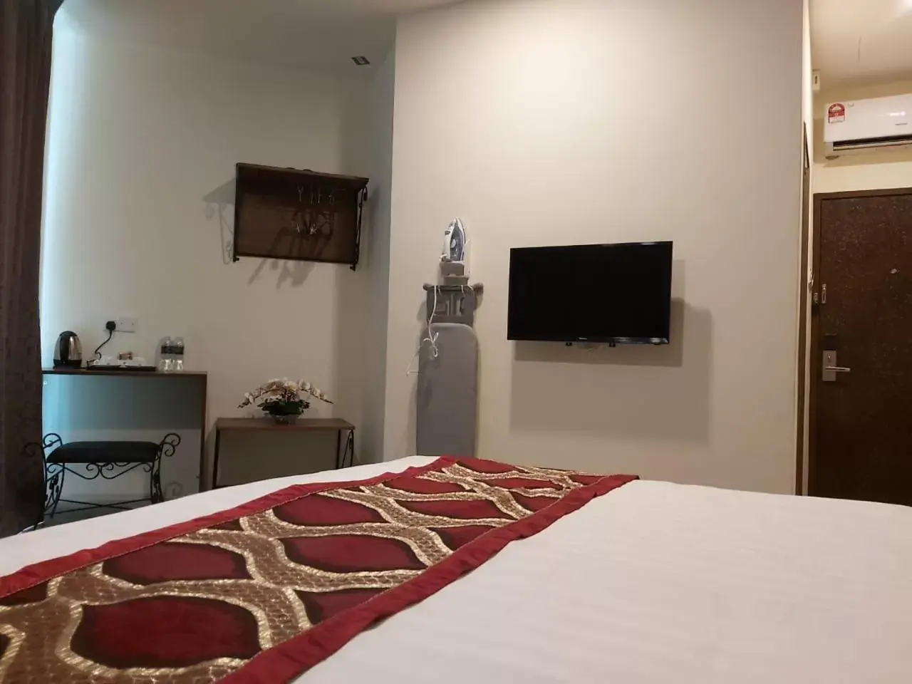 TV and multimedia, Bed in KB HOTEL TV and multimedia, Bed in KB HOTEL