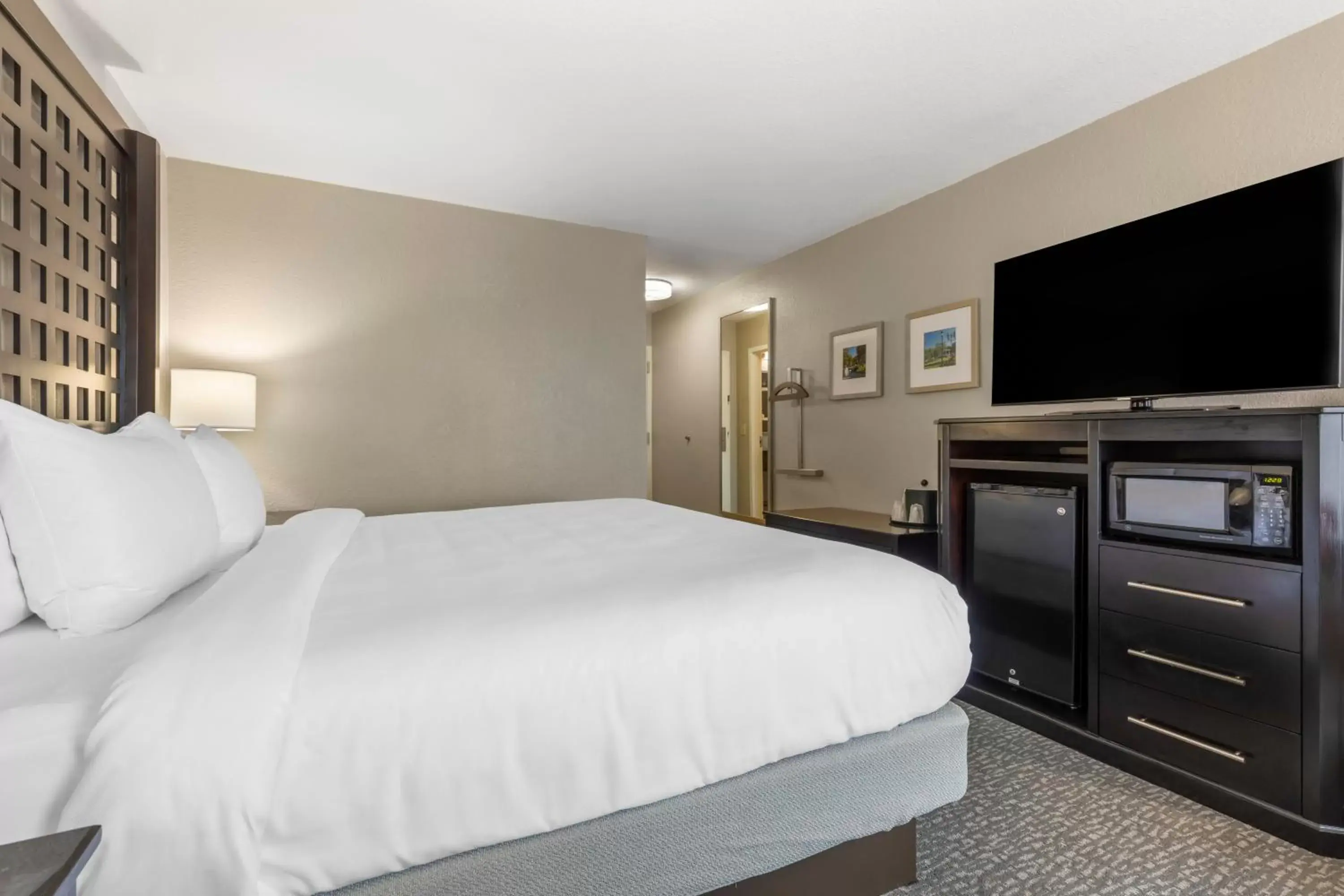 Bed in Comfort Inn Plano-Dallas