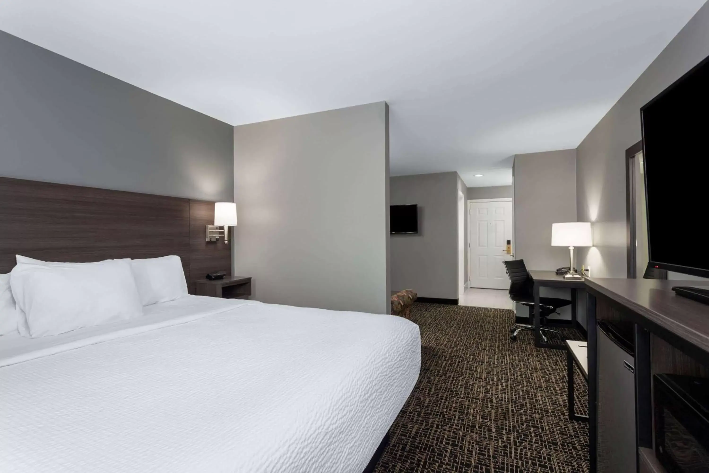 Photo of the whole room, Bed in Ramada by Wyndham Sellersburg/Louisville North