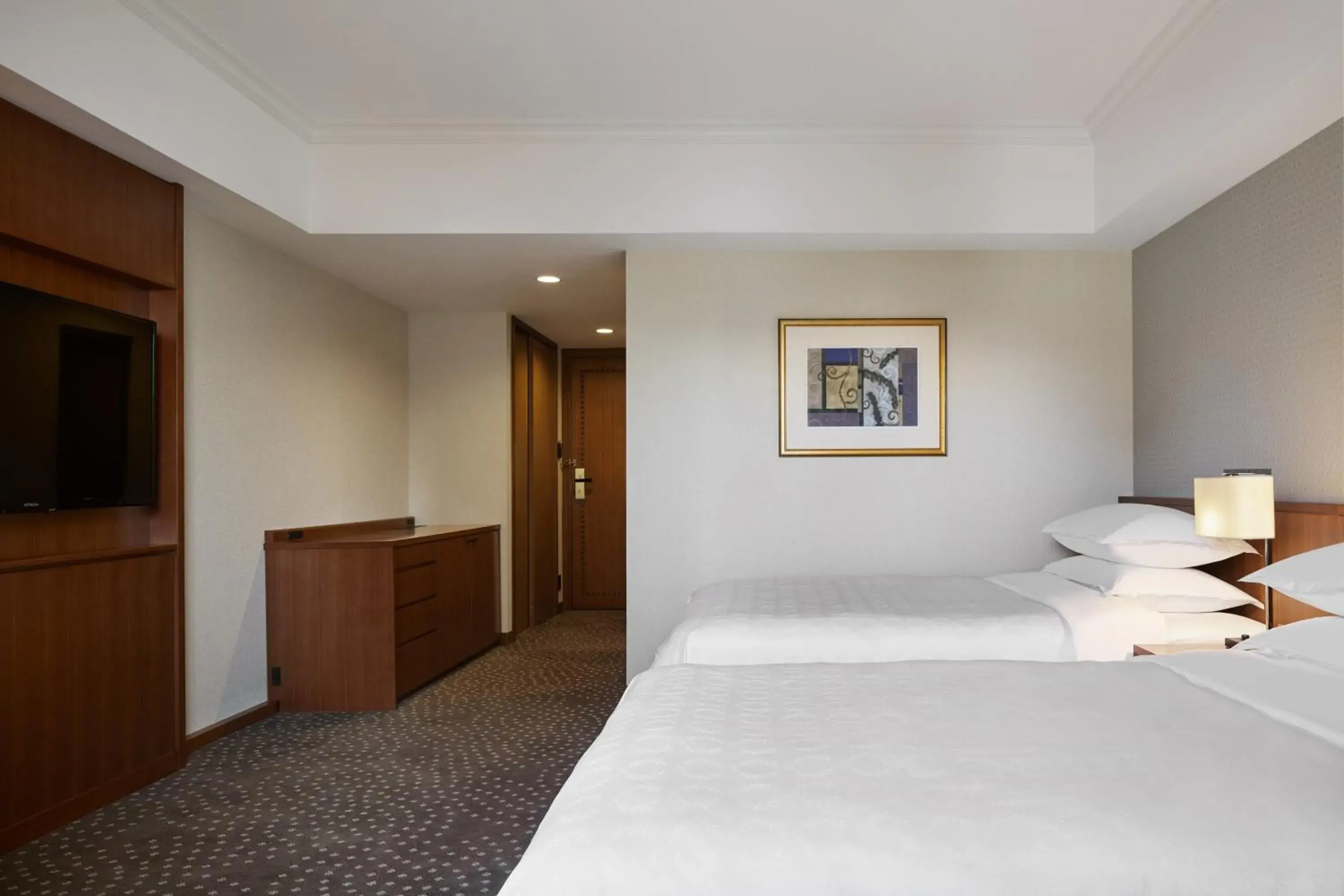 Photo of the whole room, Bed in Yokohama Bay Sheraton Hotel and Towers