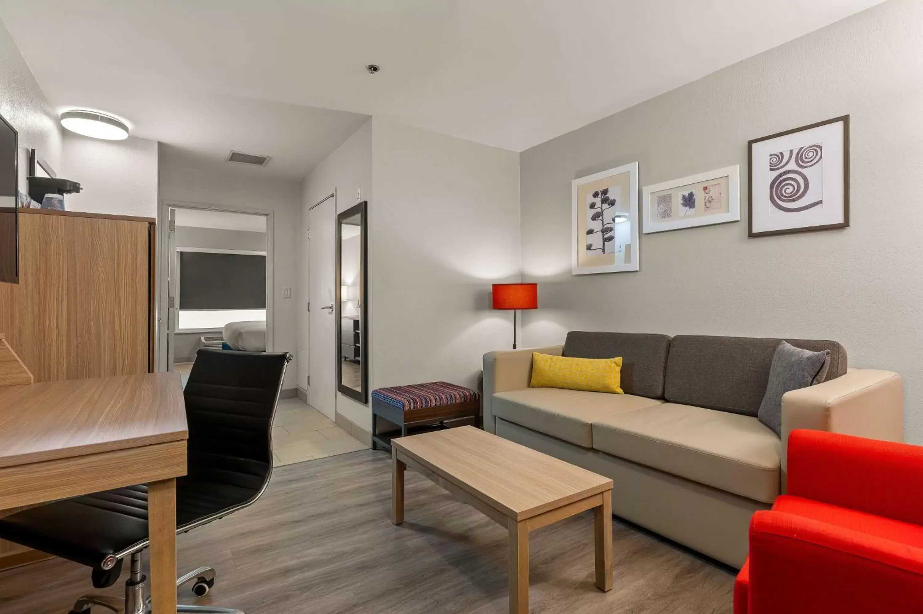 Photo of the whole room, Seating Area in Country Inn & Suites by Radisson, Asheville at Asheville Outlet Mall, NC