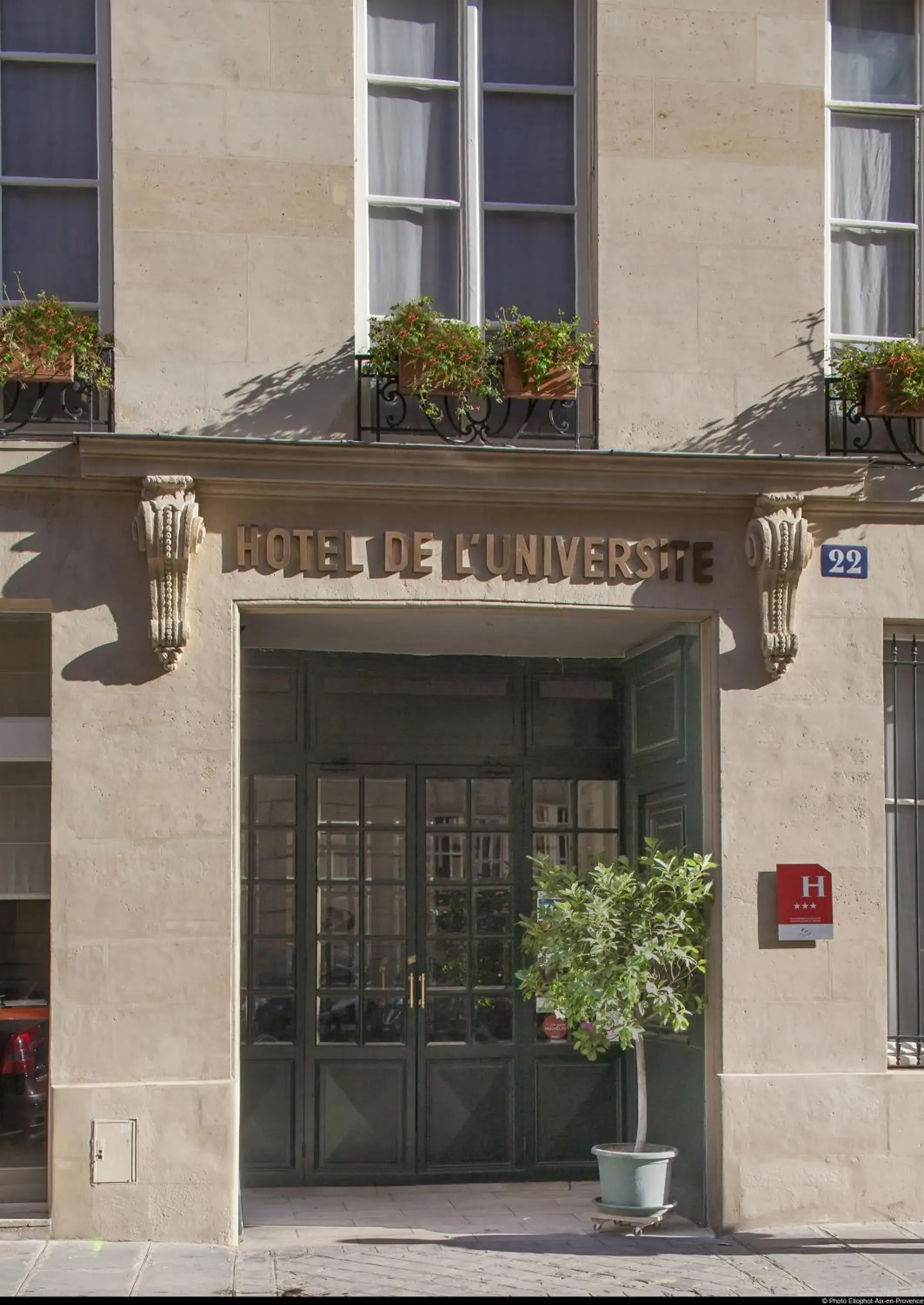Facade/entrance in Hotel de L'Universite