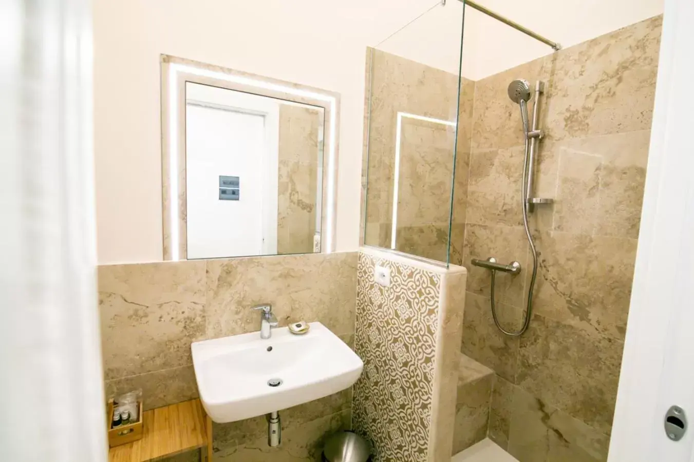 Bathroom in Migliori Olive Ascolane beds