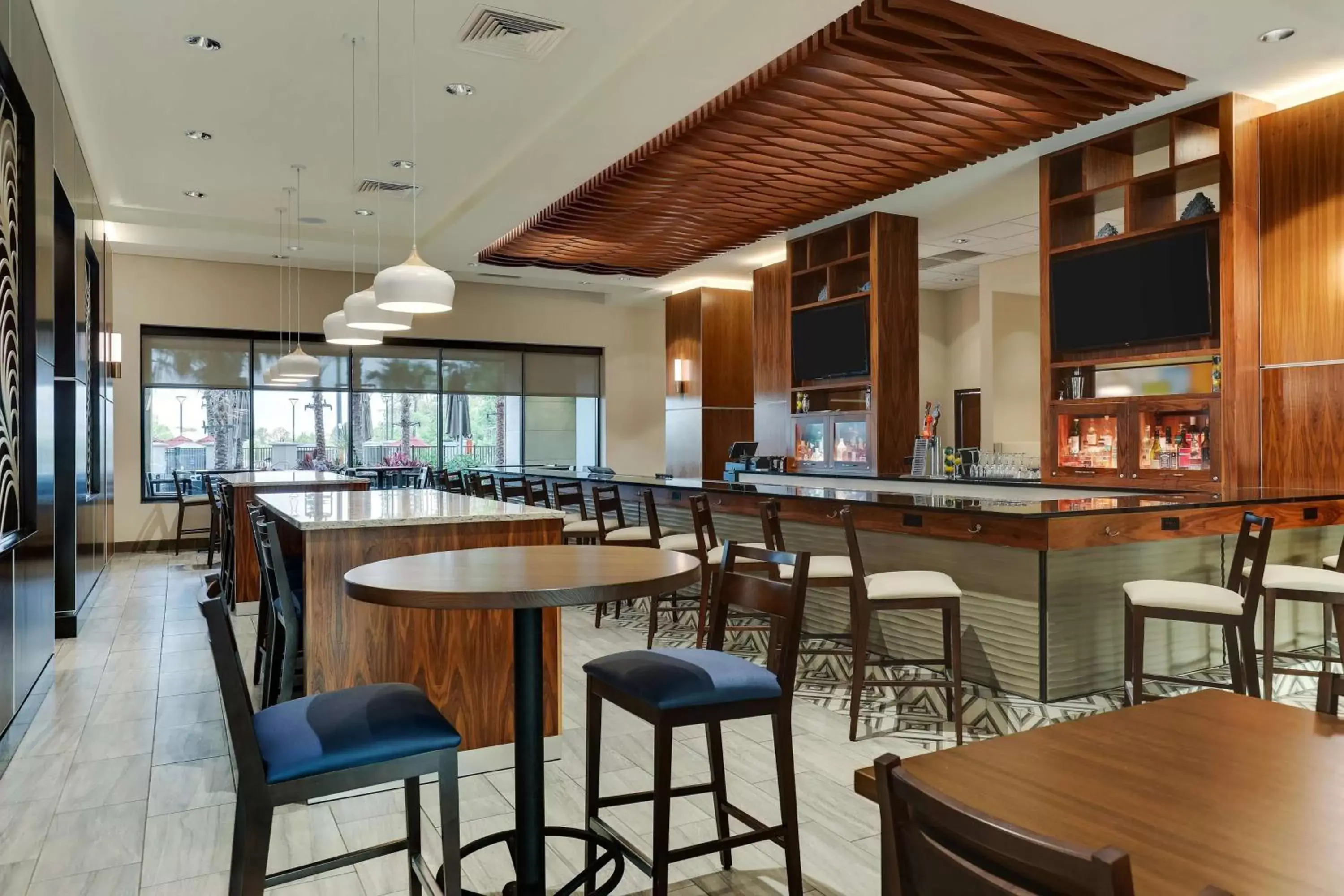 Lounge or bar in Drury Plaza Hotel Orlando - Disney Springs Area
