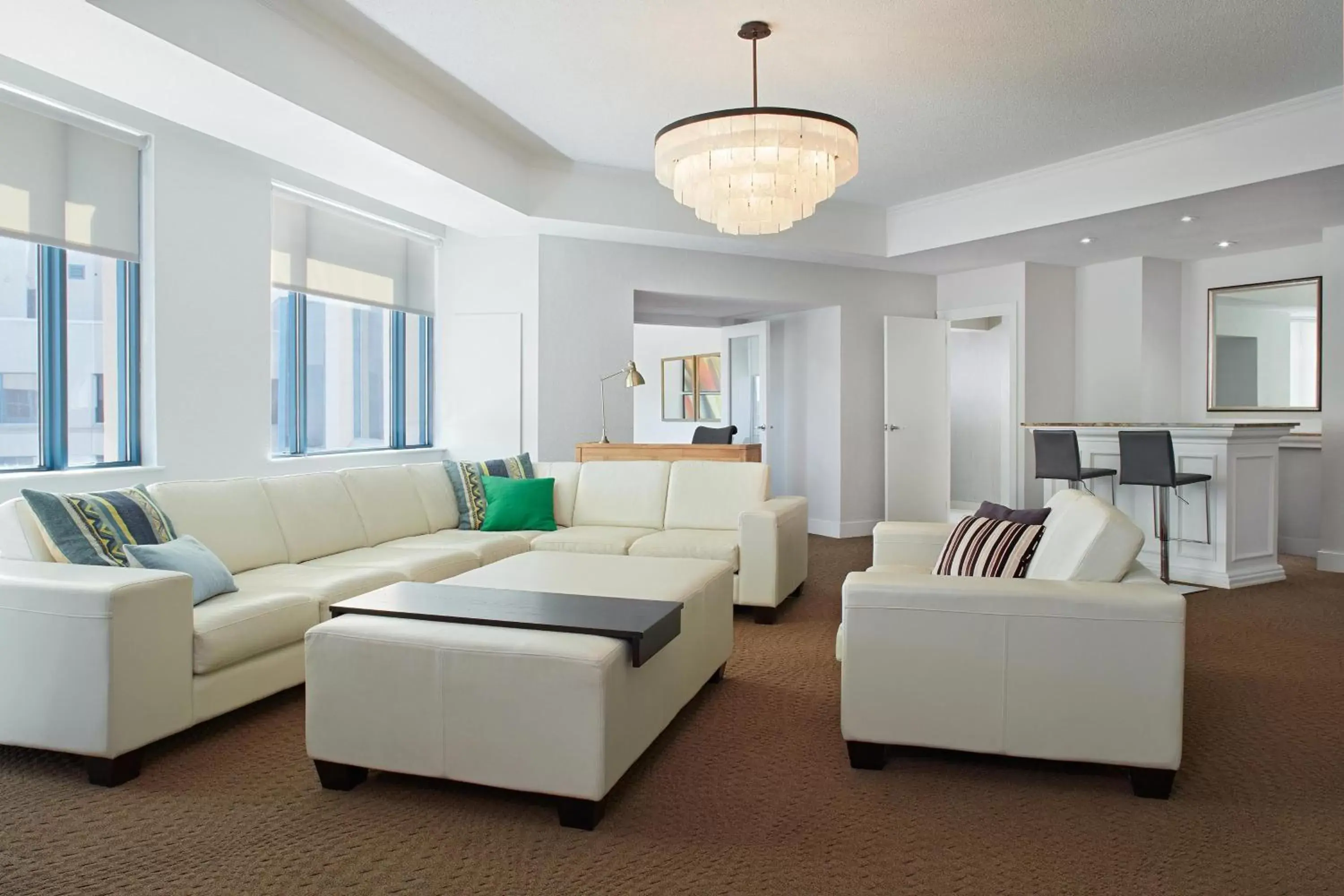 Living room, Seating Area in Sheraton Parkway Toronto North Hotel & Suites