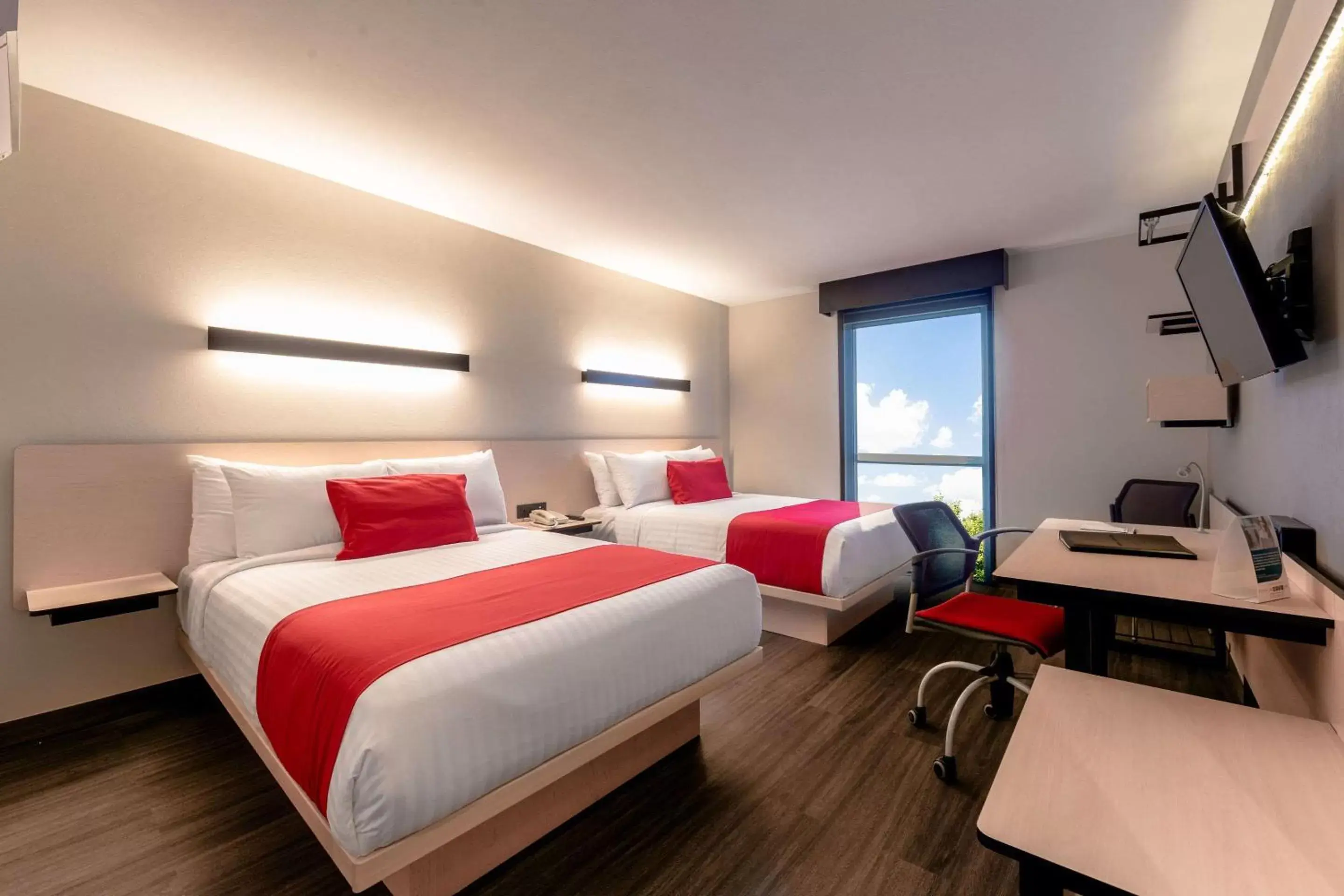 Bedroom, Bed in Comfort Inn Delicias