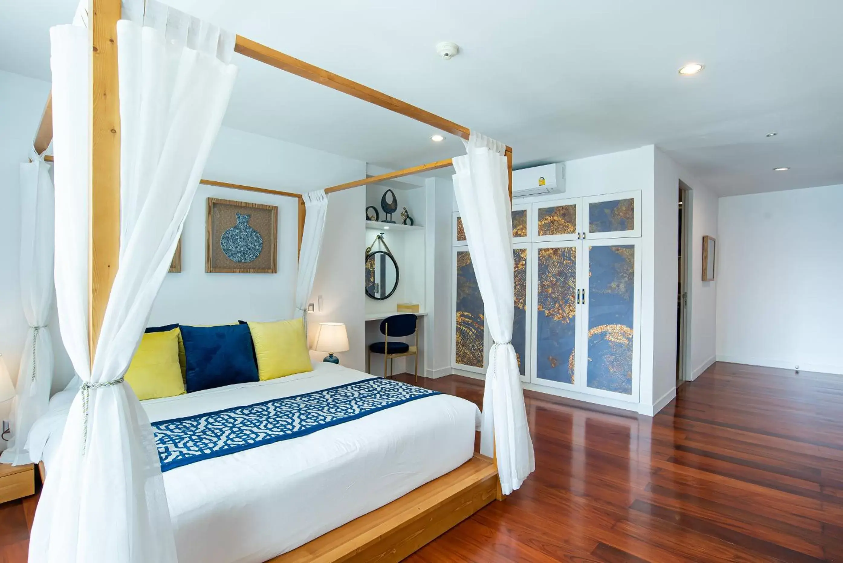 Bedroom, Bed in Benviar Tonson Residence