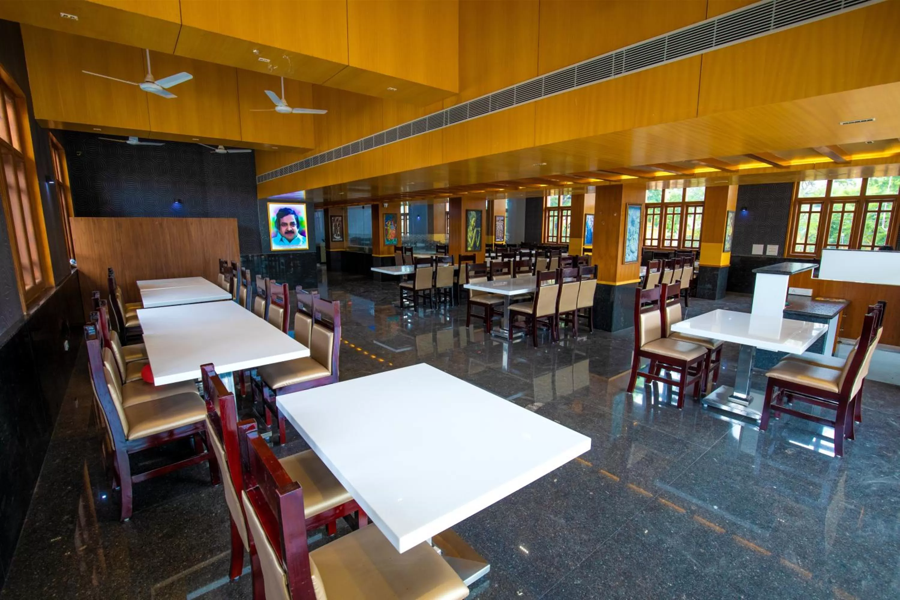 Restaurant/places to eat in HOTEL VIJAYARANI