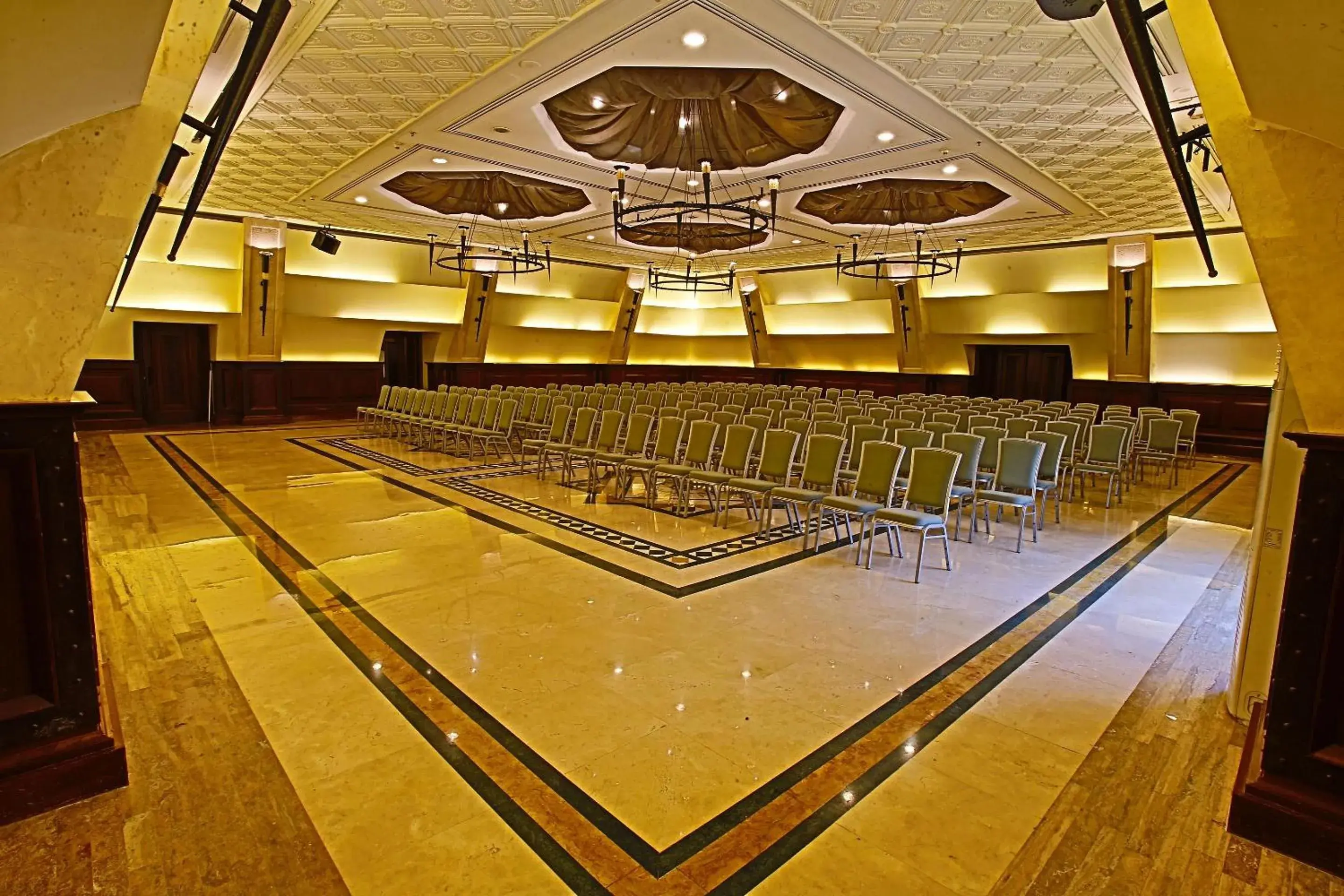 Business facilities in Coral Beach Hotel And Resort Beirut