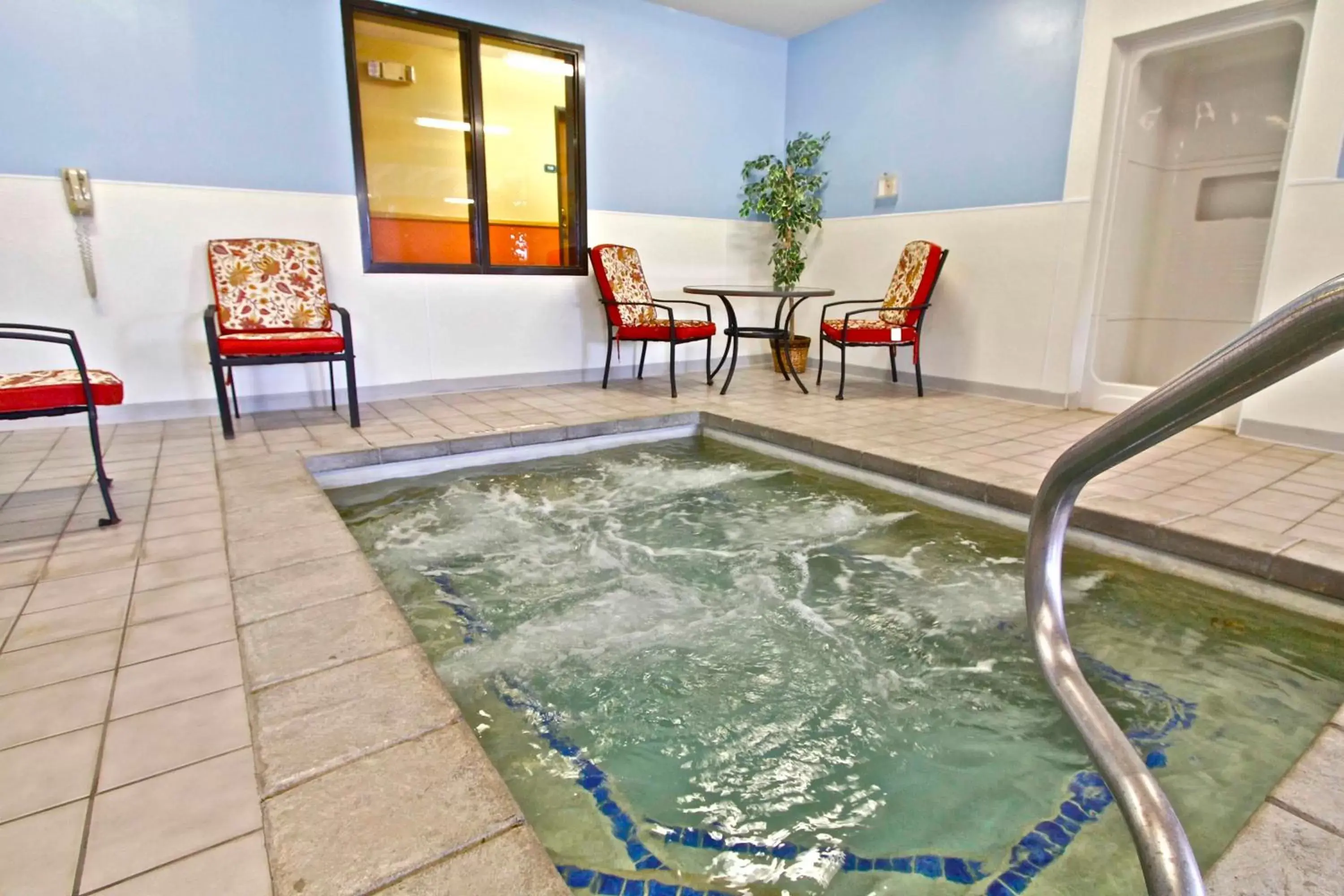 , Swimming Pool in Governors Inn a Travelodge by Wyndham