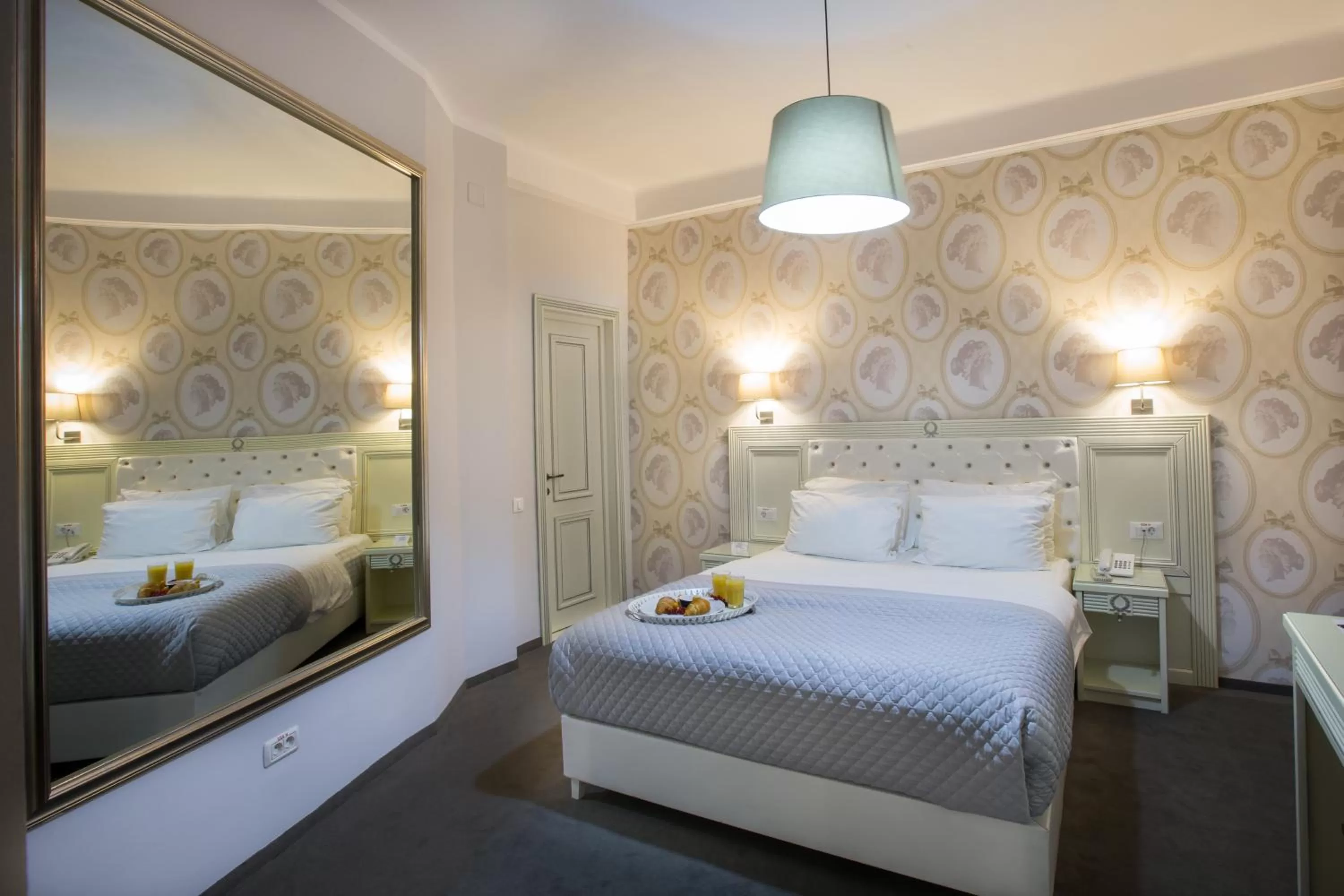 Comfort Double Room with Balcony in Carol Boutique - Vila Cornelia
