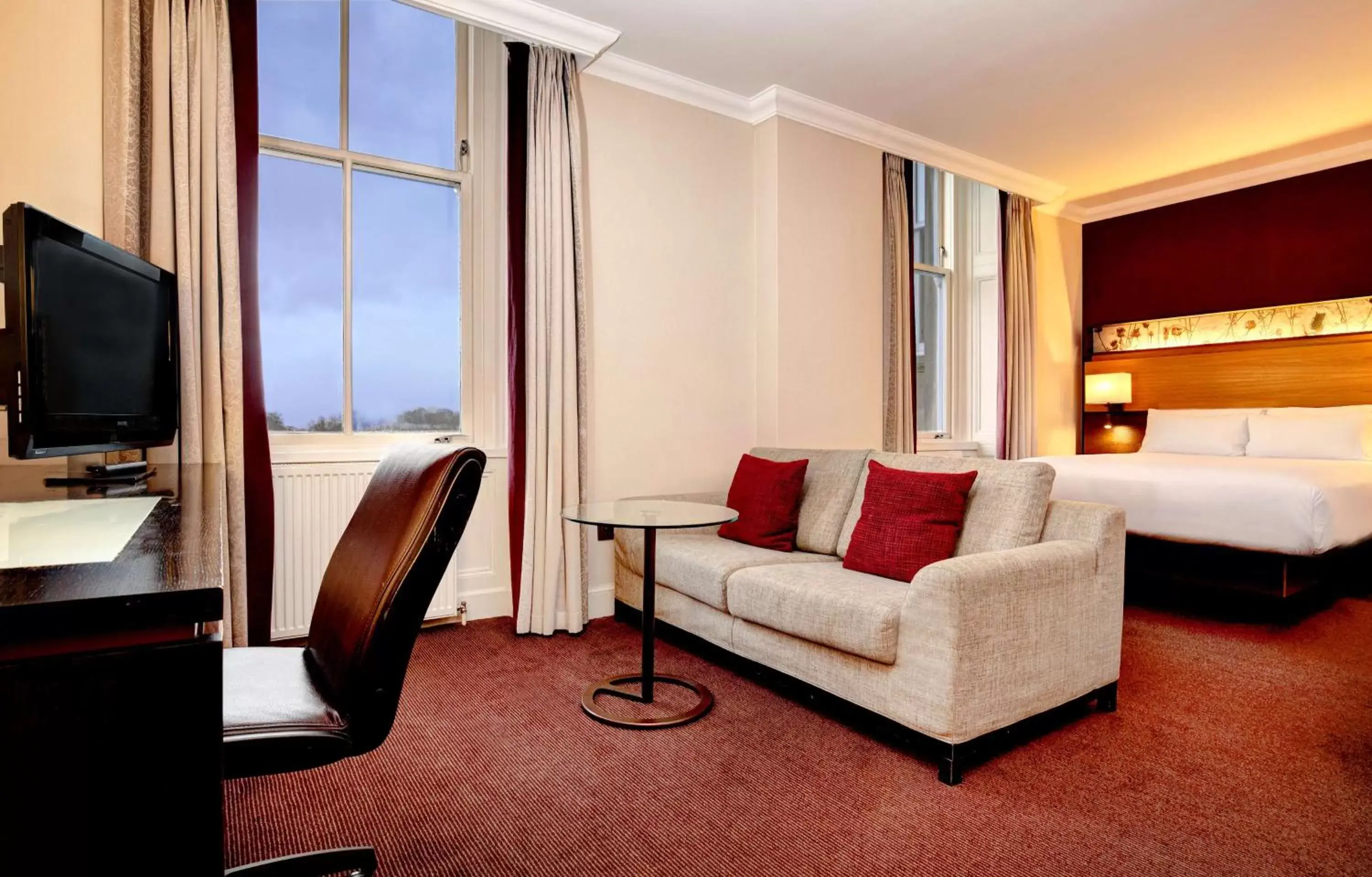 Bedroom, Seating Area in DoubleTree by Hilton Dunblane Hydro Hotel