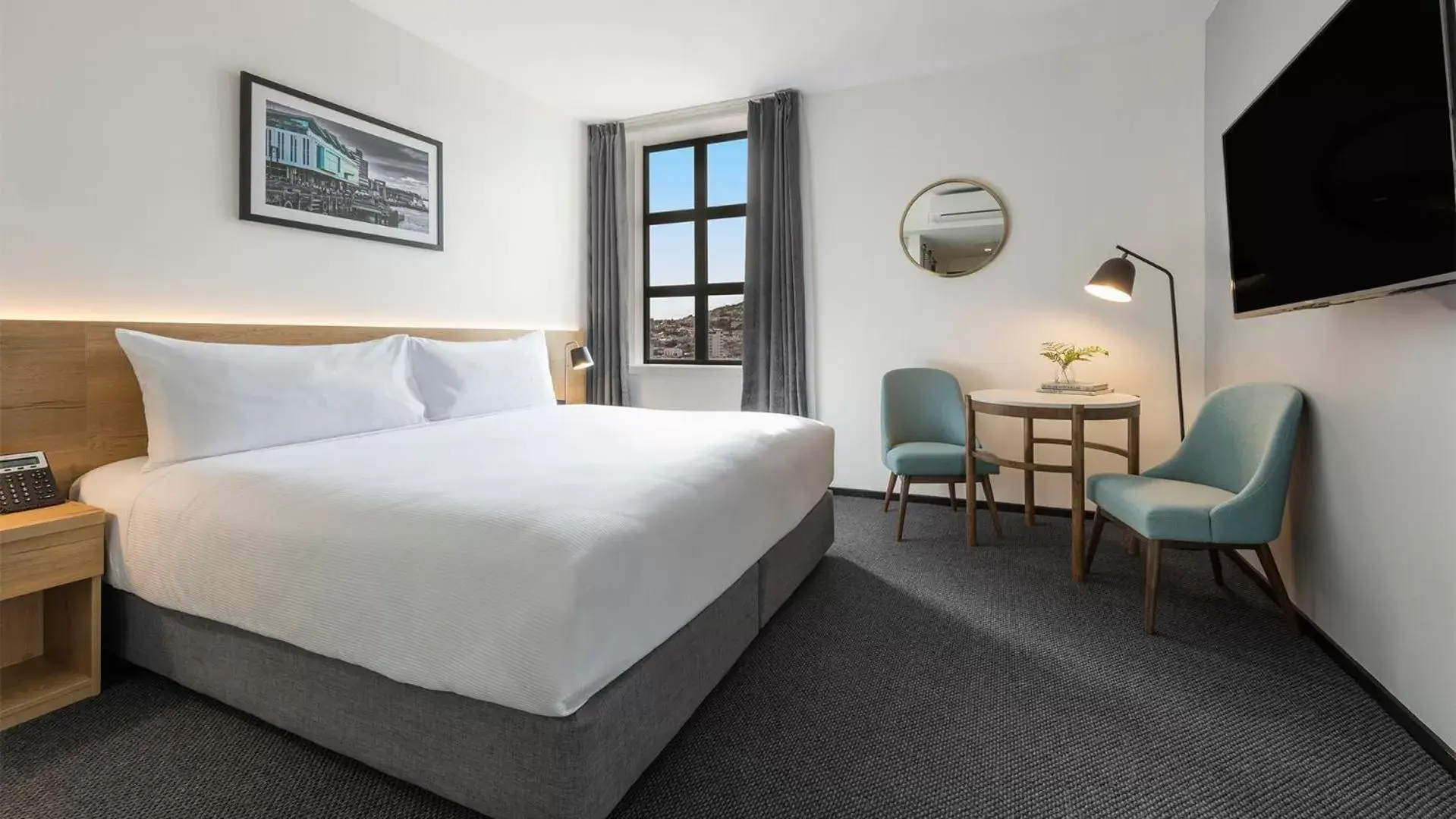 TV and multimedia, Bed in Oaks Wellington Hotel TV and multimedia, Bed in Oaks Wellington Hotel