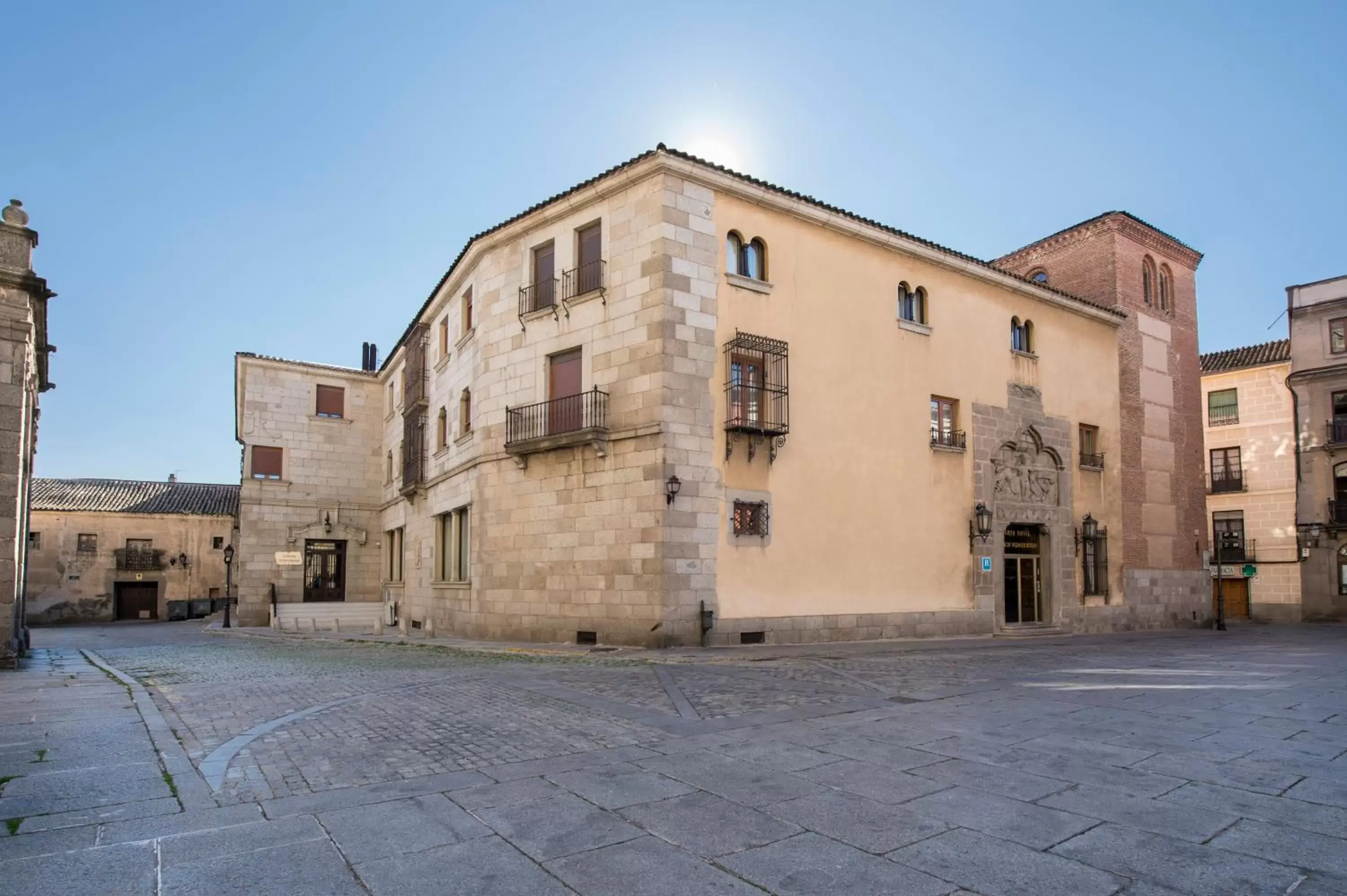 Facade/entrance, Property Building in Palacio Valderrabanos