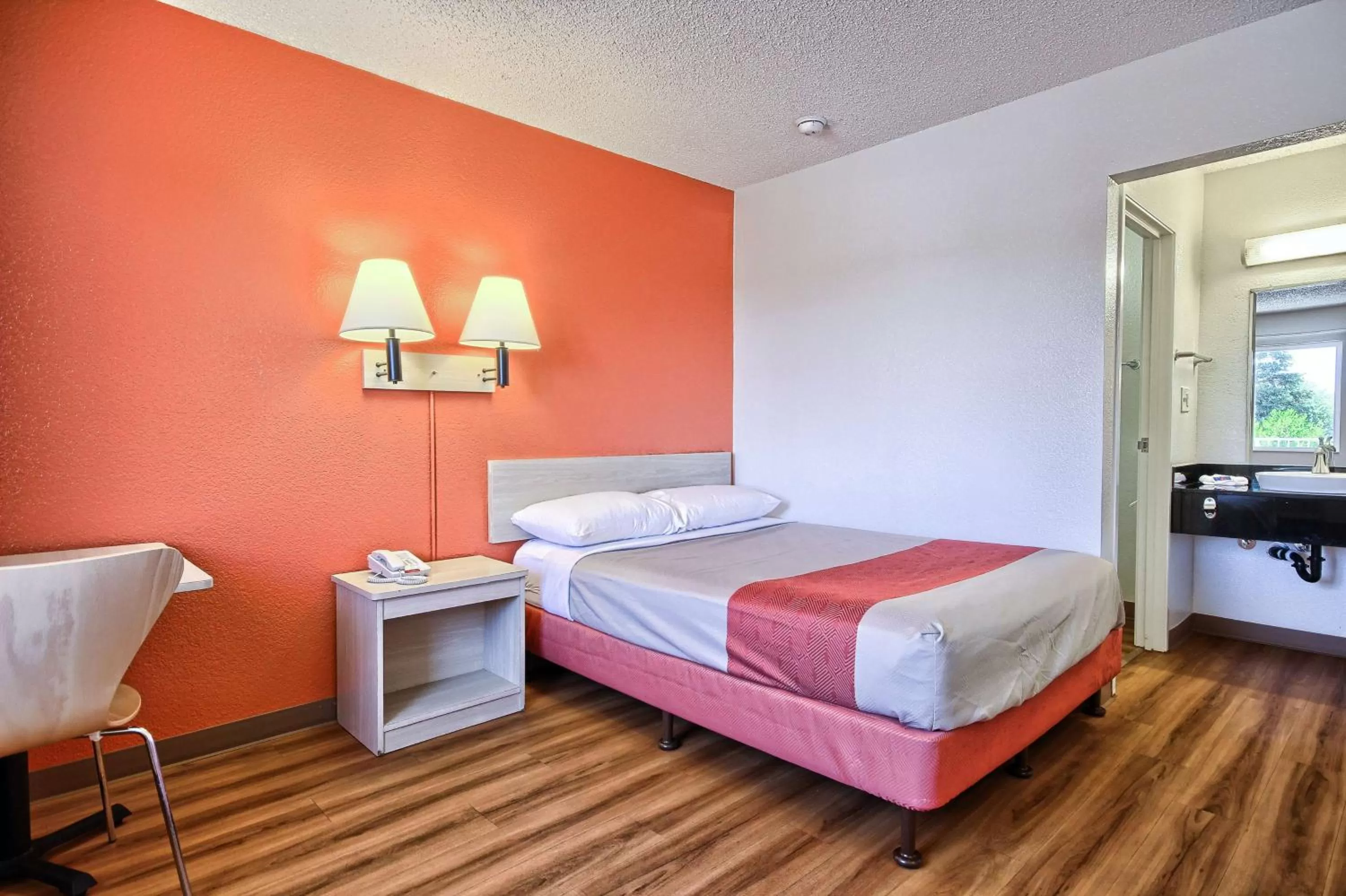 TV and multimedia in Motel 6-Fresno, CA - Blackstone South