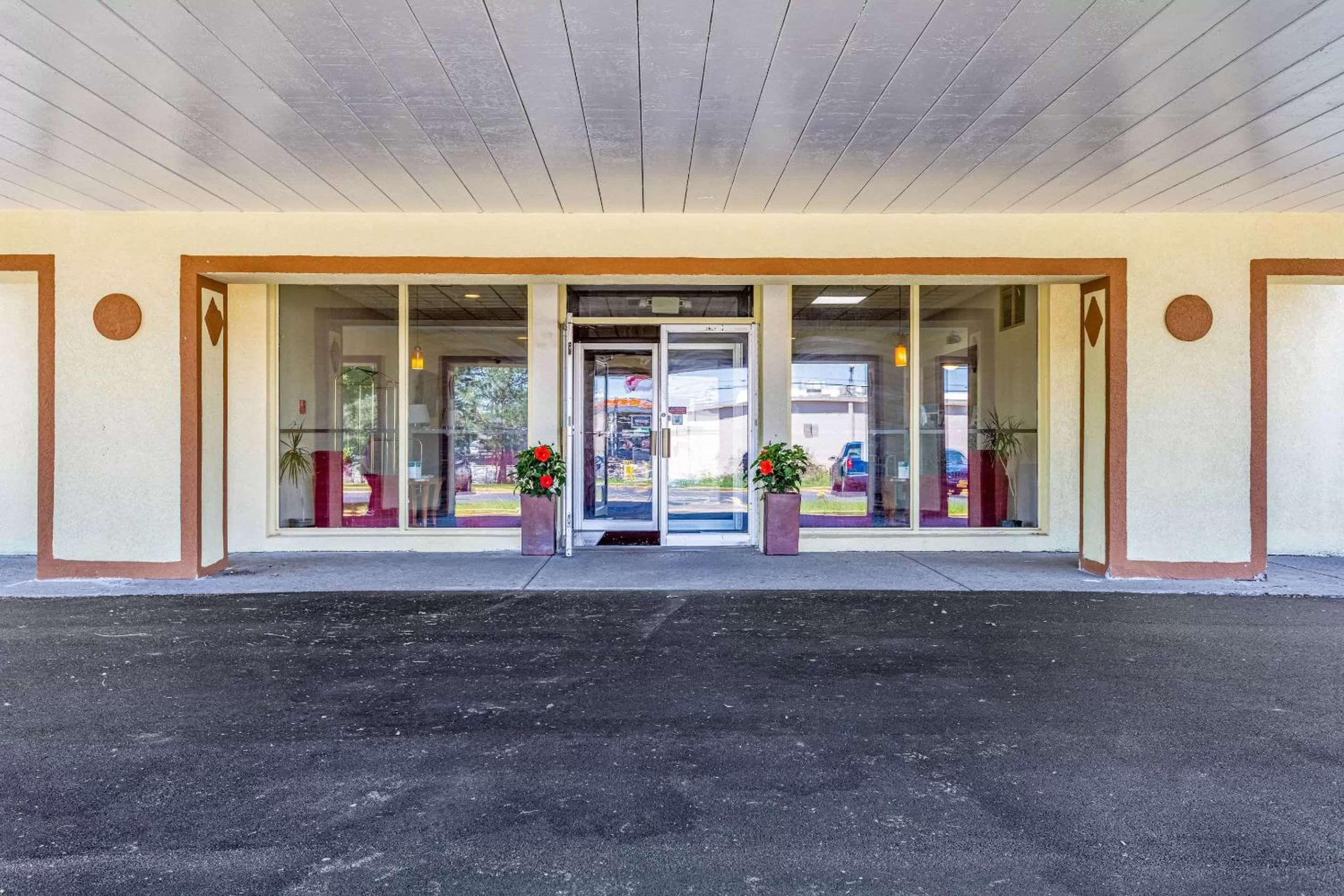 Property building in Econo Lodge