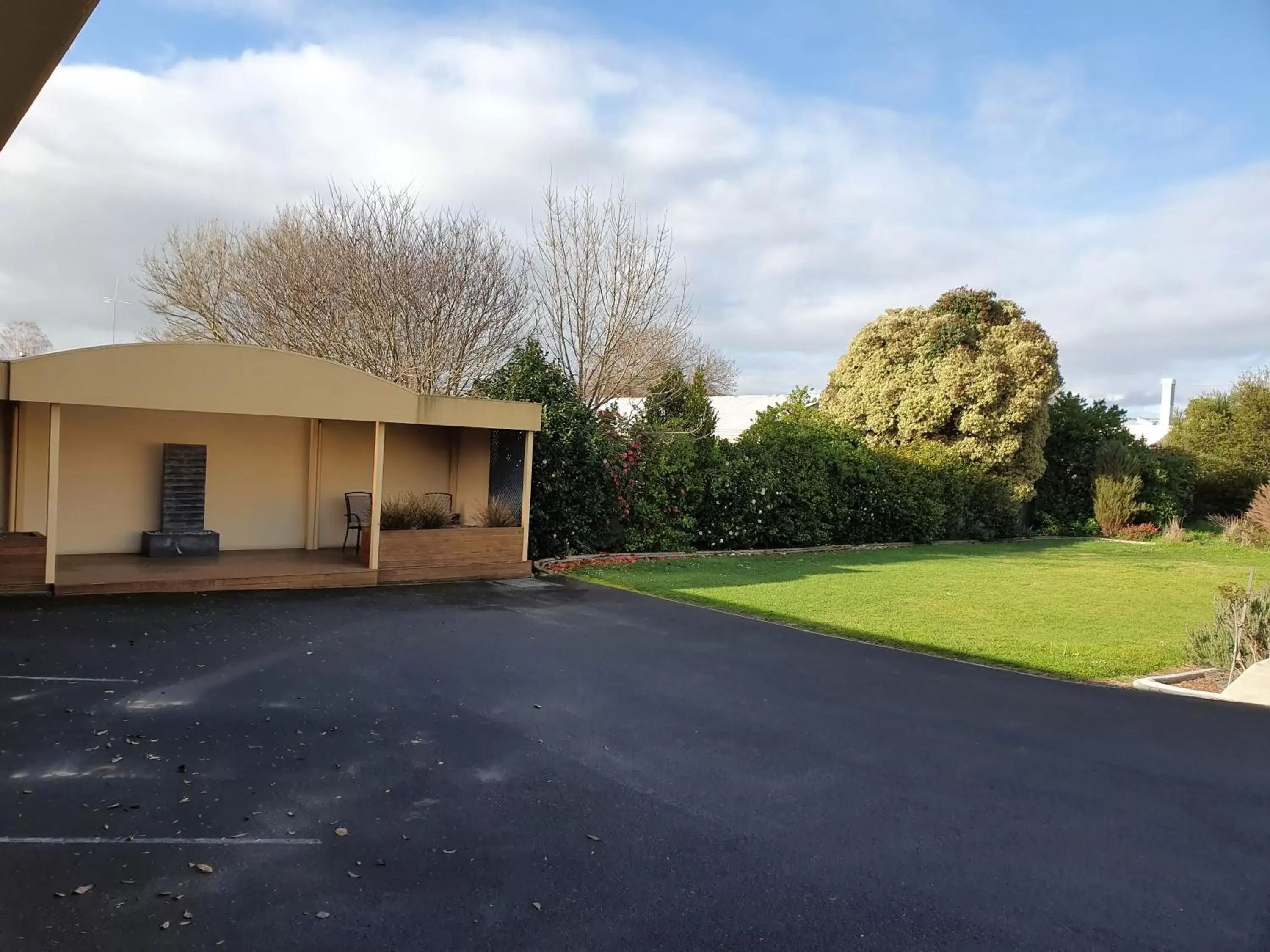 Garden view, Property Building in Tower Motor Inn